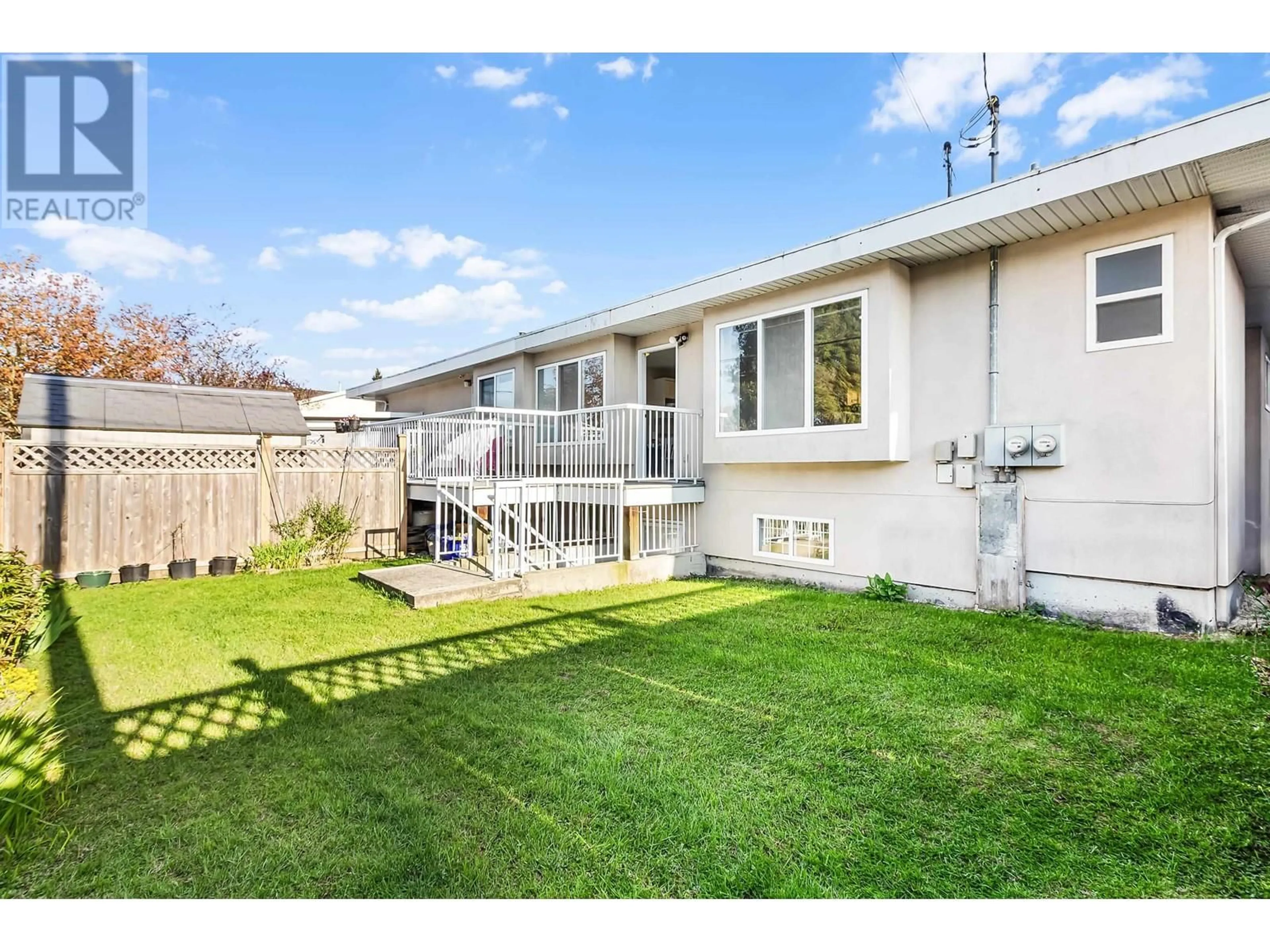 Patio, street for 6665 UNION STREET, Burnaby British Columbia V5B1W7