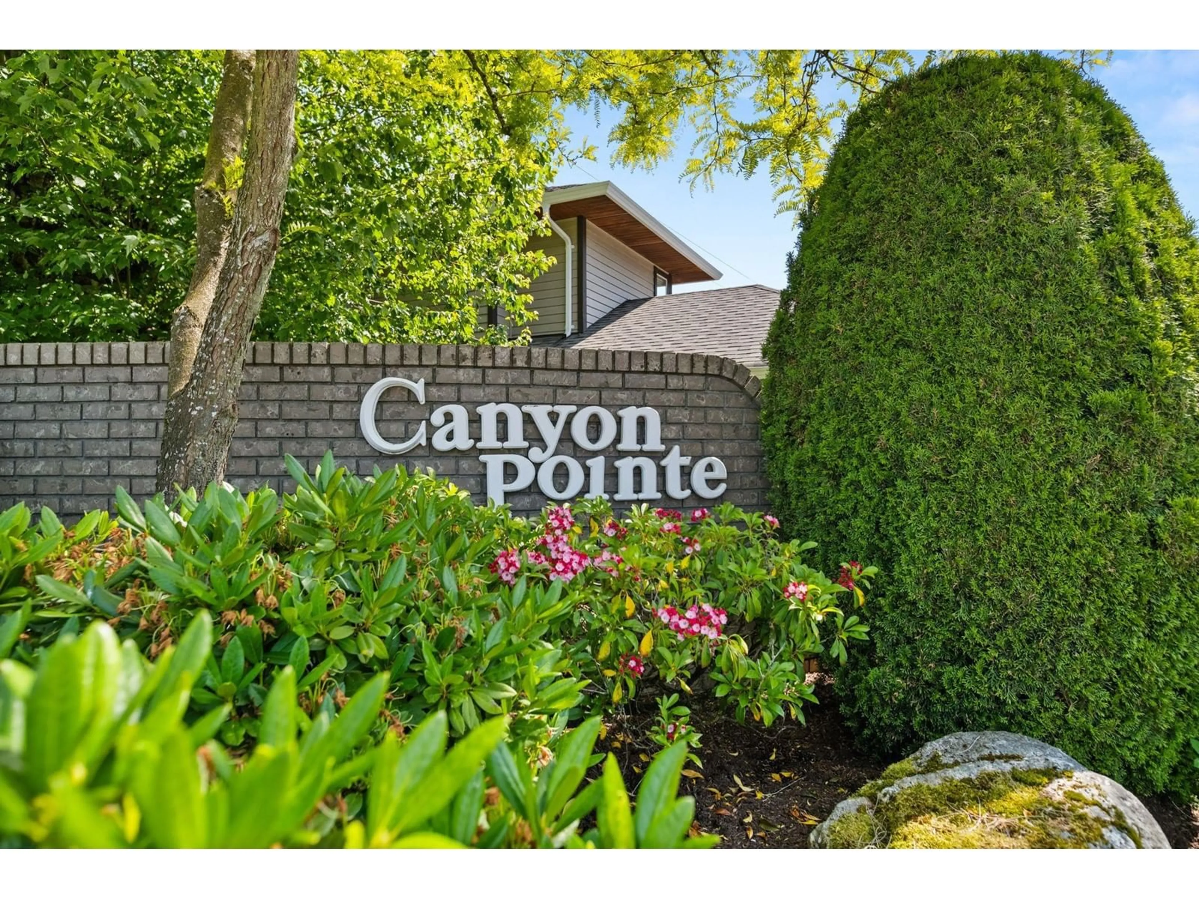 Indoor foyer for 106 - 11266 72, Delta British Columbia V4E1Y5