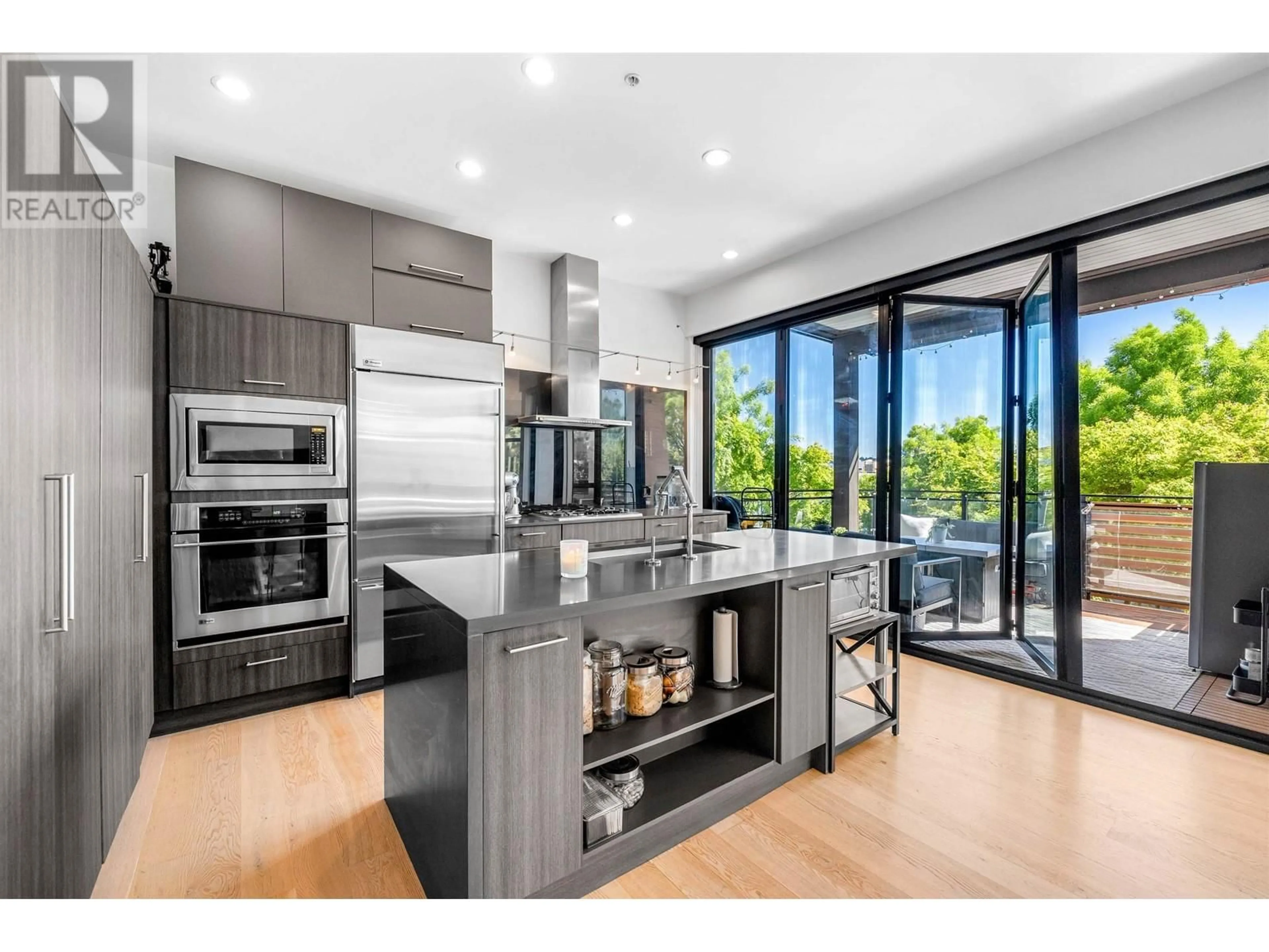 Open concept kitchen, unknown for 215 - 220 SALTER STREET, New Westminster British Columbia V3M0H4