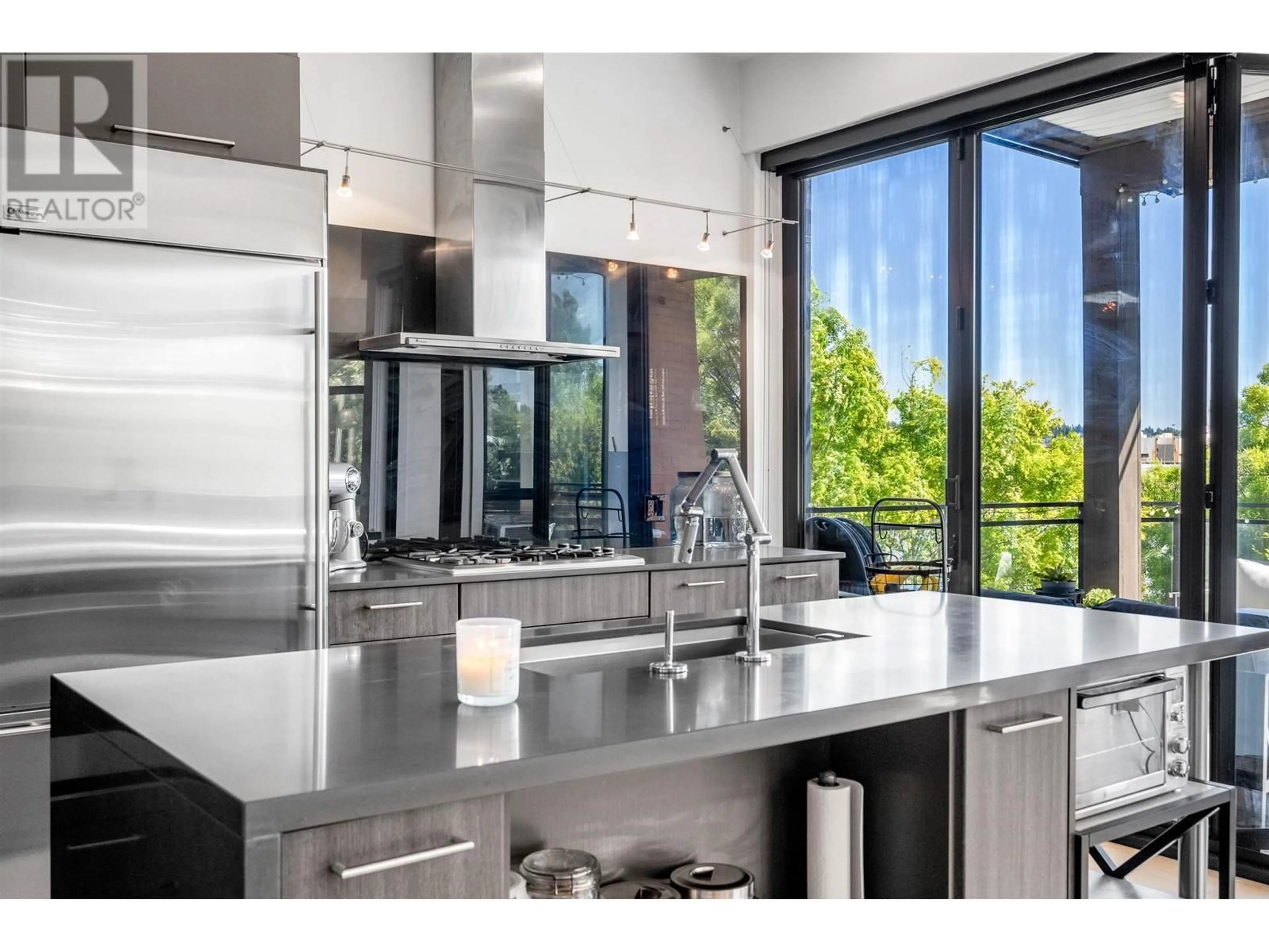 Contemporary kitchen, unknown for 215 - 220 SALTER STREET, New Westminster British Columbia V3M0H4