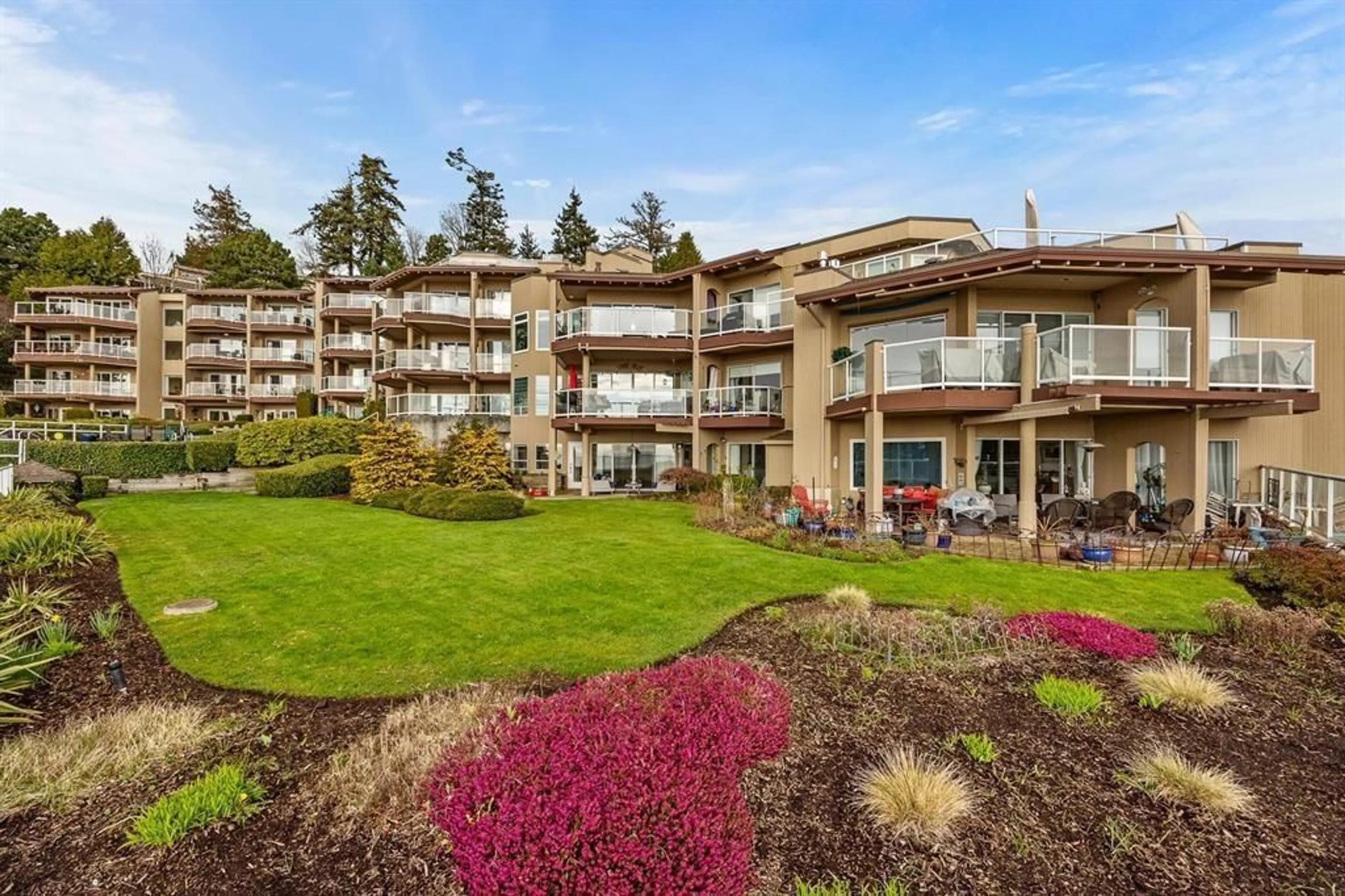 Unknown for 102 - 15025 VICTORIA, White Rock British Columbia V4B1G2