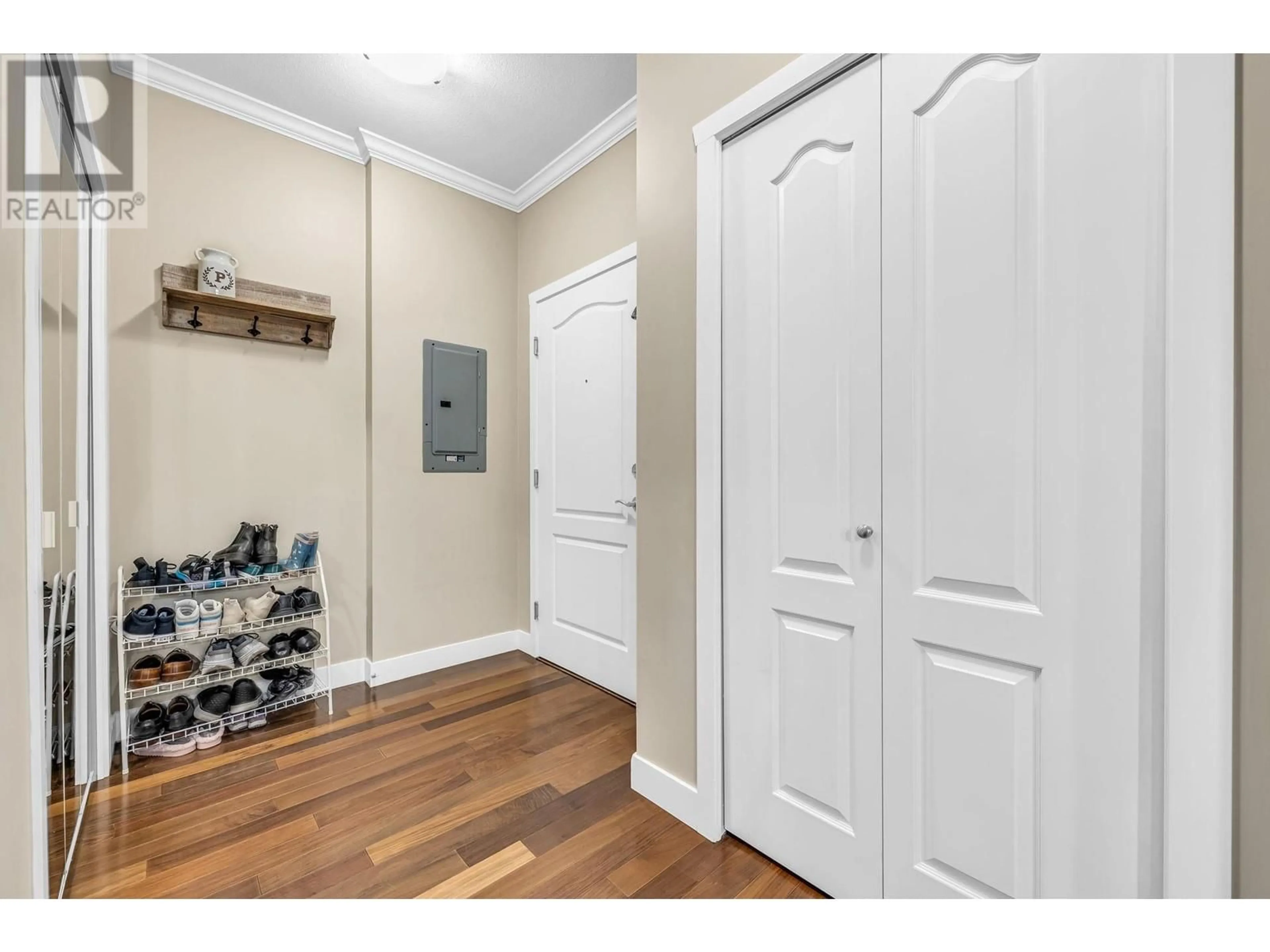 Indoor entryway for 206 - 2627 SHAUGHNESSY STREET, Port Coquitlam British Columbia V3C0E1