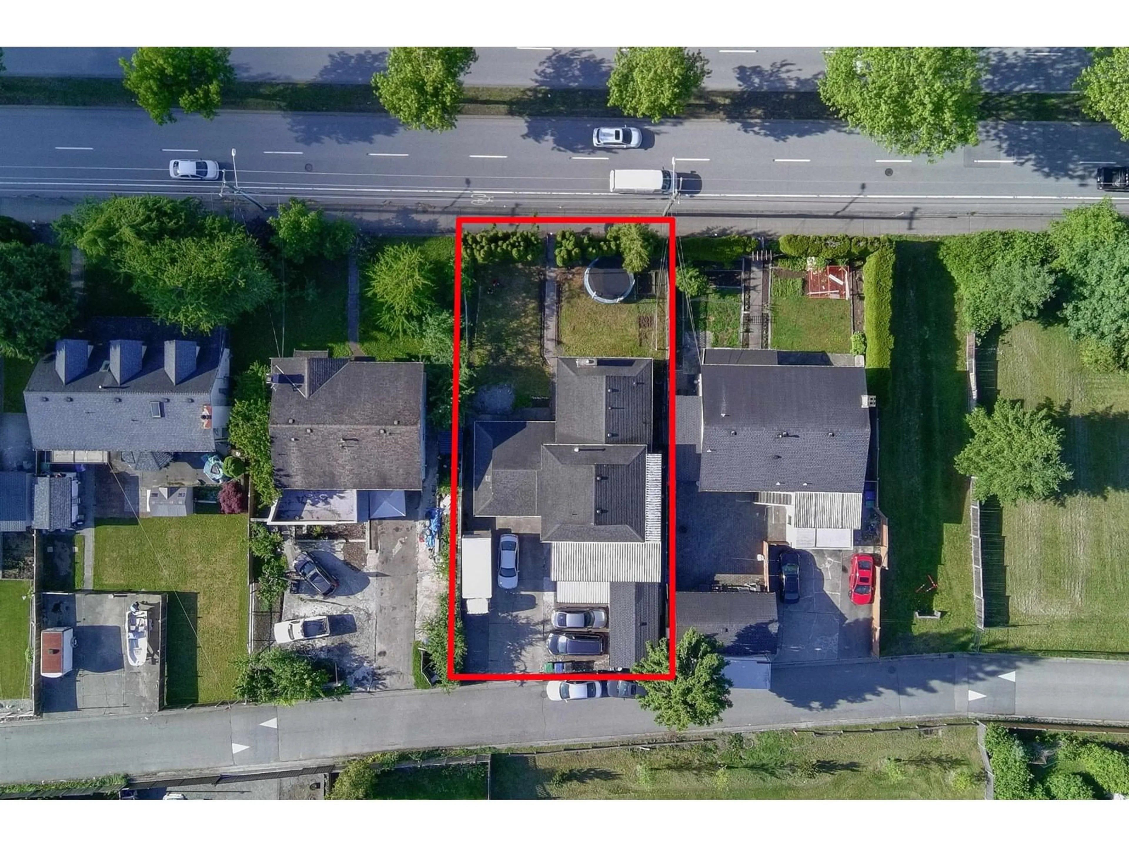 A pic from outside/outdoor area/front of a property/back of a property/a pic from drone, street for 13076 64, Surrey British Columbia V3W1X7