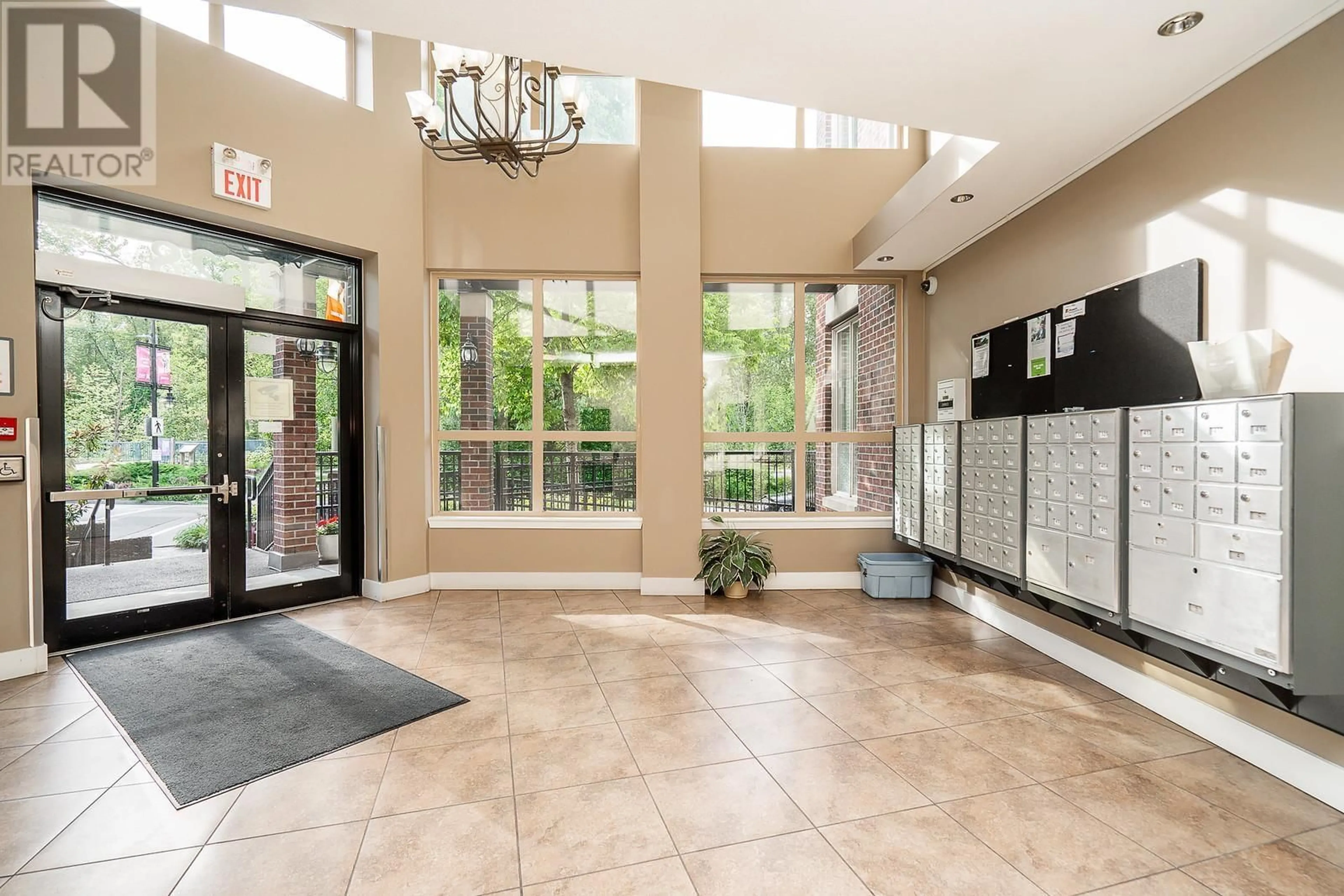 Indoor foyer for 204 - 2628 MAPLE STREET, Port Coquitlam British Columbia V3C0E2