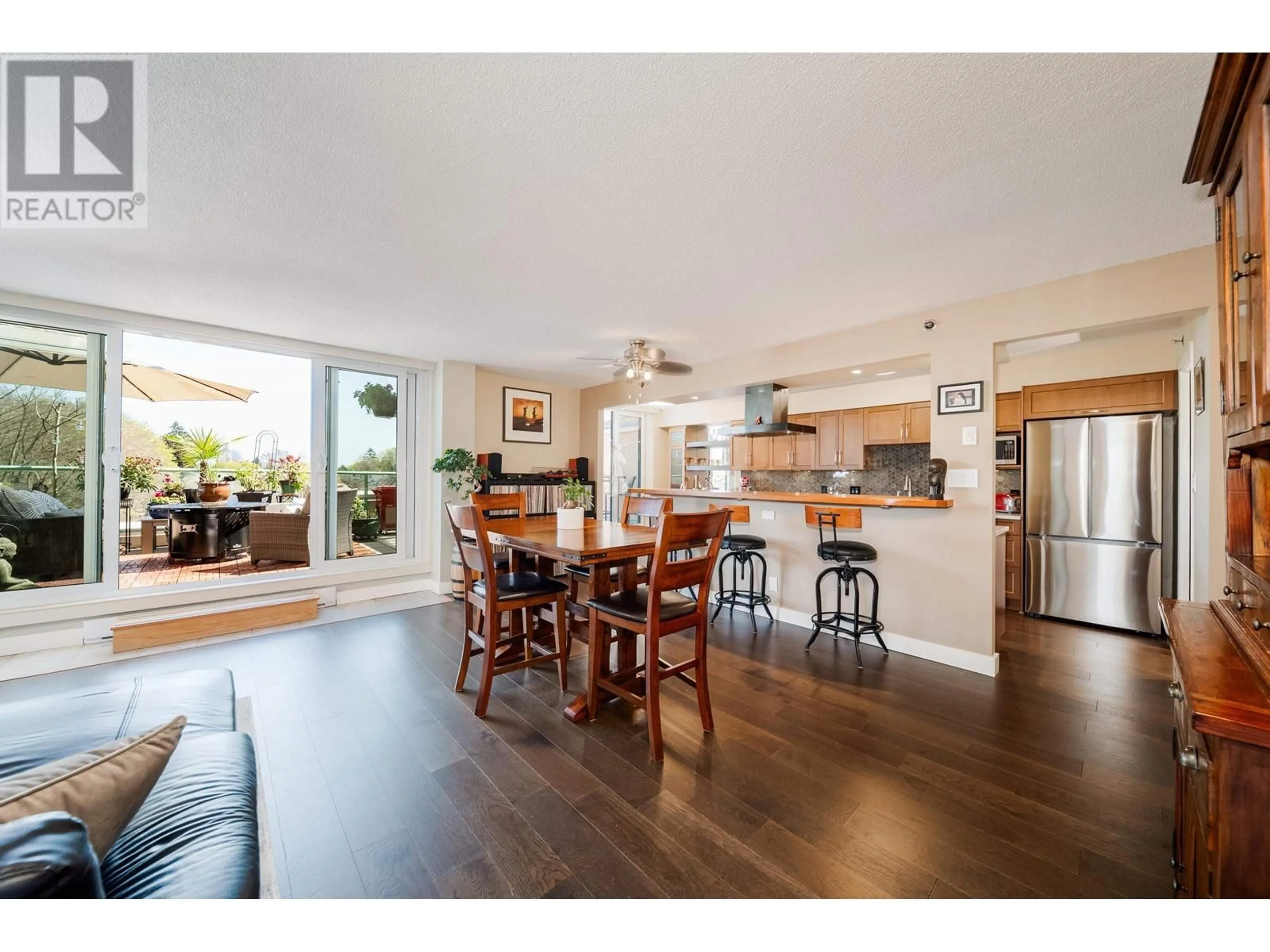 Open concept kitchen, wood/laminate floor for 609 - 518 14 AVENUE, Vancouver British Columbia V5Z4N5