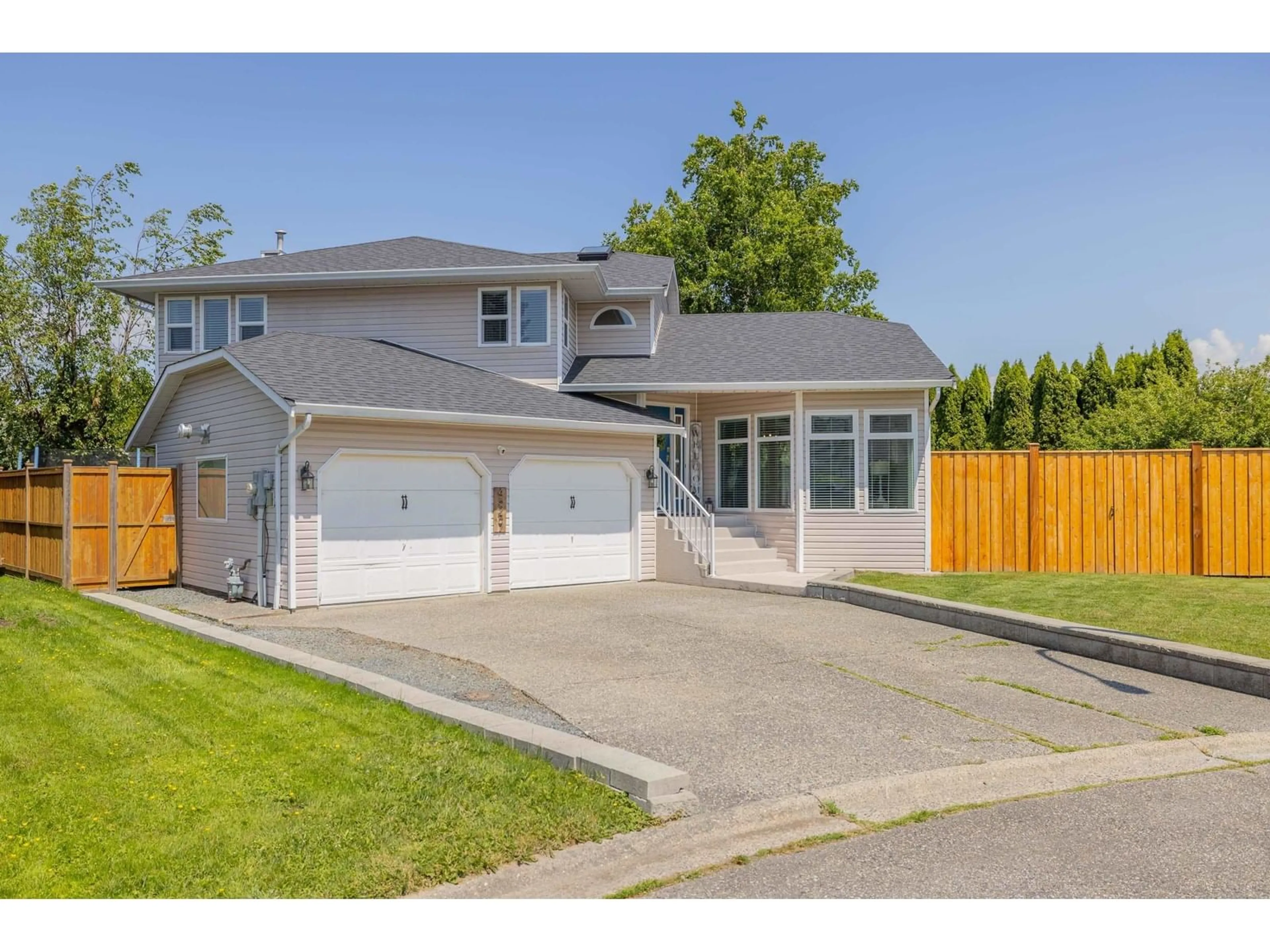 Home with vinyl exterior material, street for 45257 RAVEN PLACE, Chilliwack British Columbia V2R2X1
