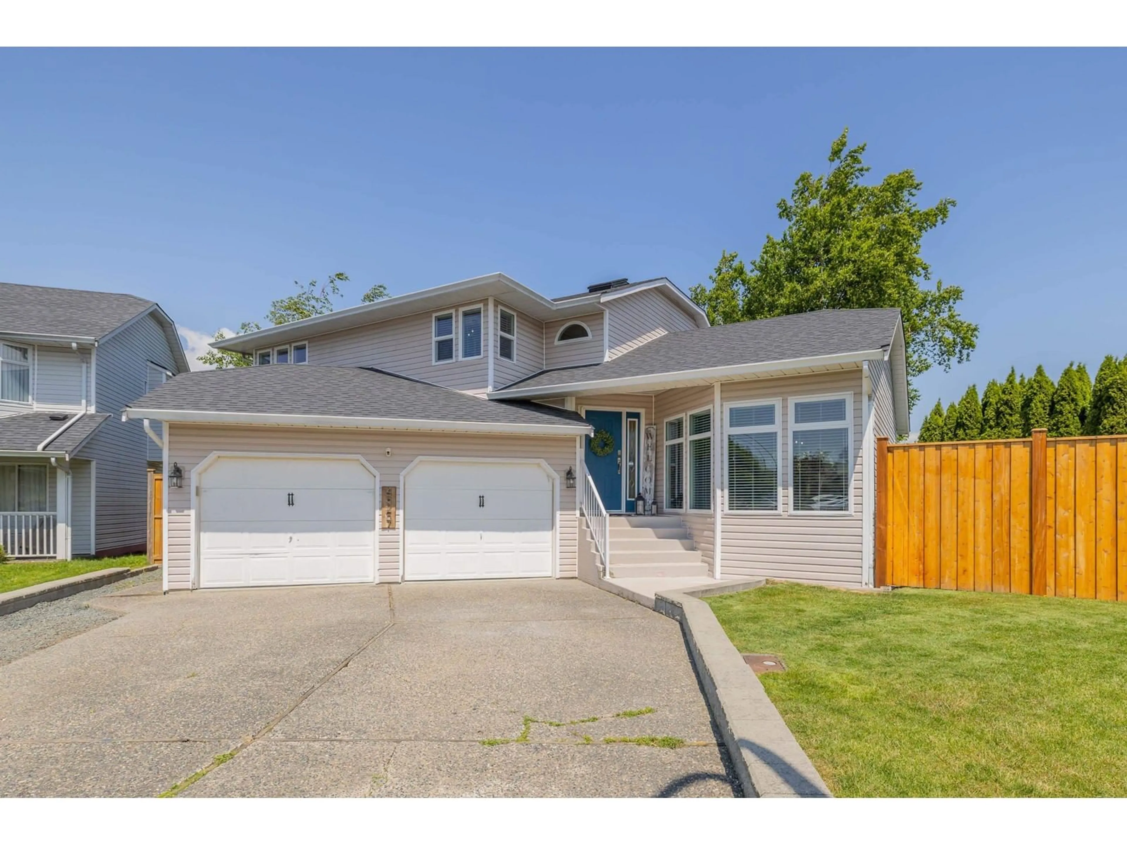 Home with vinyl exterior material, street for 45257 RAVEN PLACE, Chilliwack British Columbia V2R2X1
