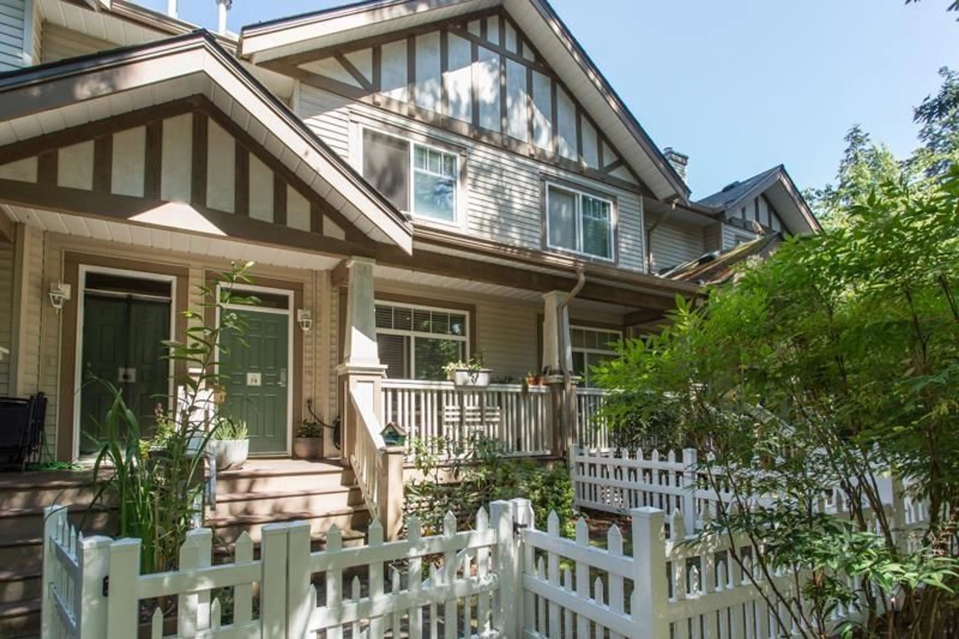 Home with vinyl exterior material, street for 74 - 2678 KING GEORGE, Surrey British Columbia V4P1H6