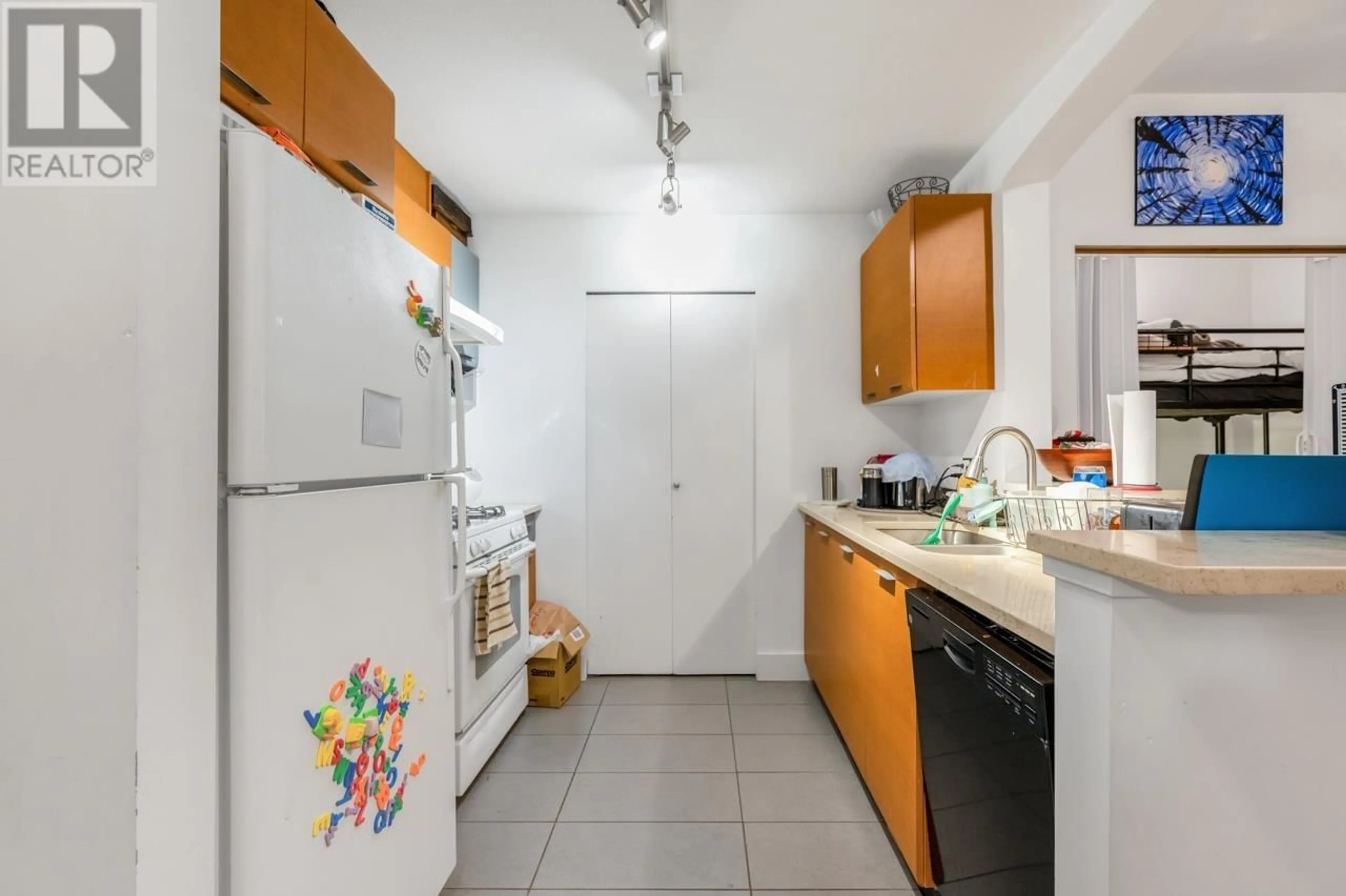 Standard kitchen, unknown for 122 - 6033 KATSURA STREET, Richmond British Columbia V6Y0B3