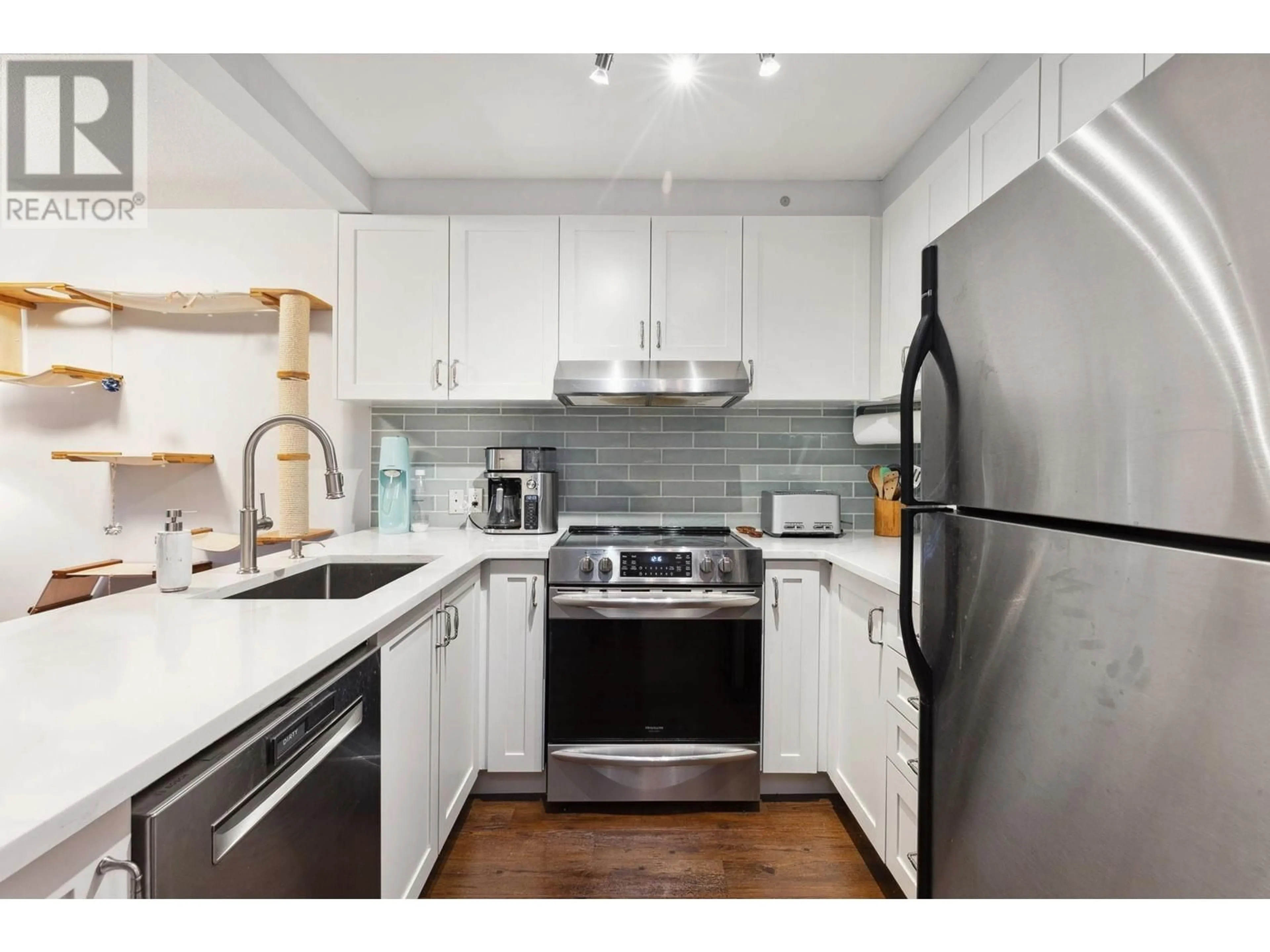 Standard kitchen, unknown for 407 - 929 16TH AVENUE, Vancouver British Columbia V5Z1T3