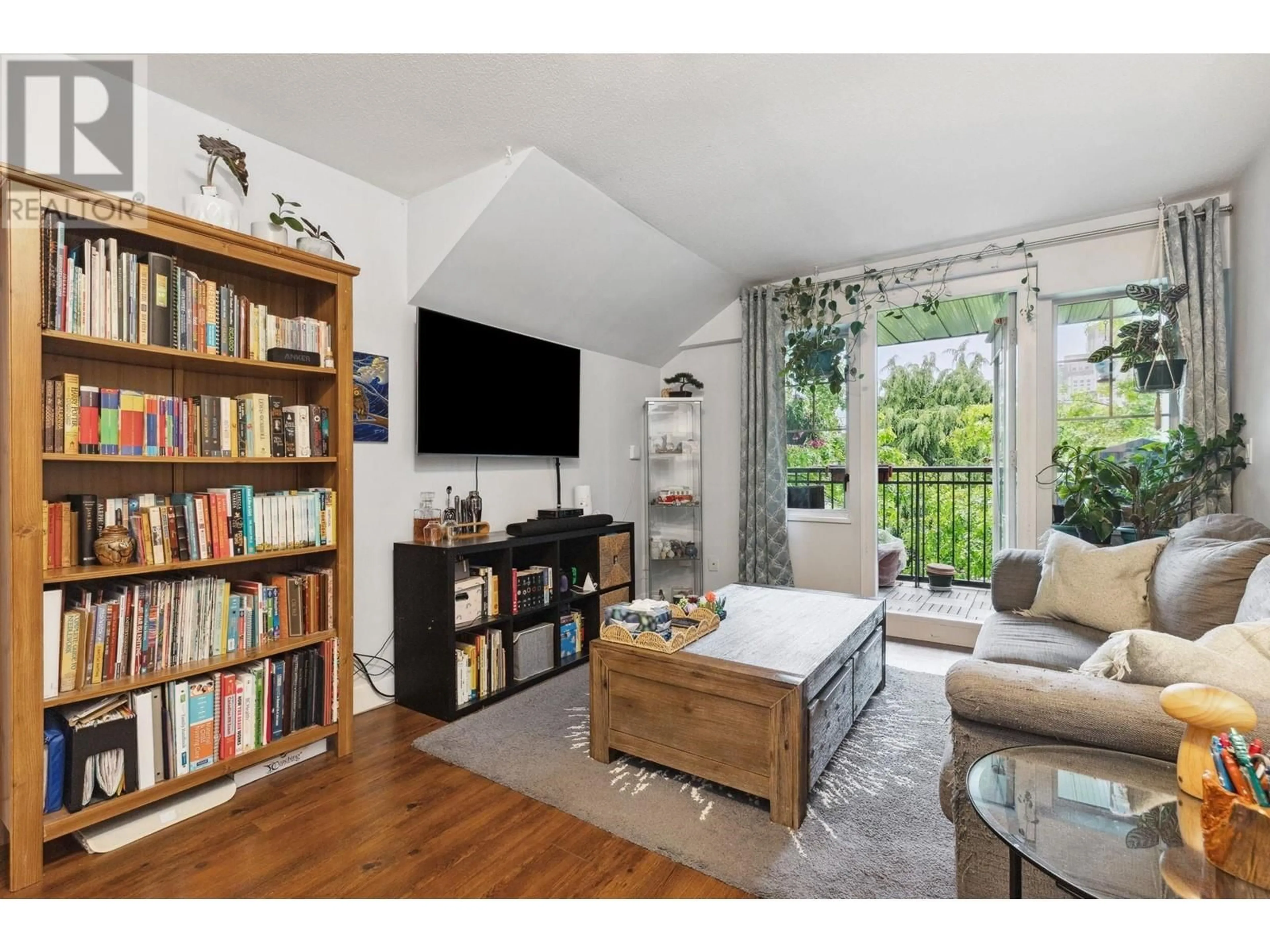 Living room with furniture, wood/laminate floor for 407 - 929 16TH AVENUE, Vancouver British Columbia V5Z1T3