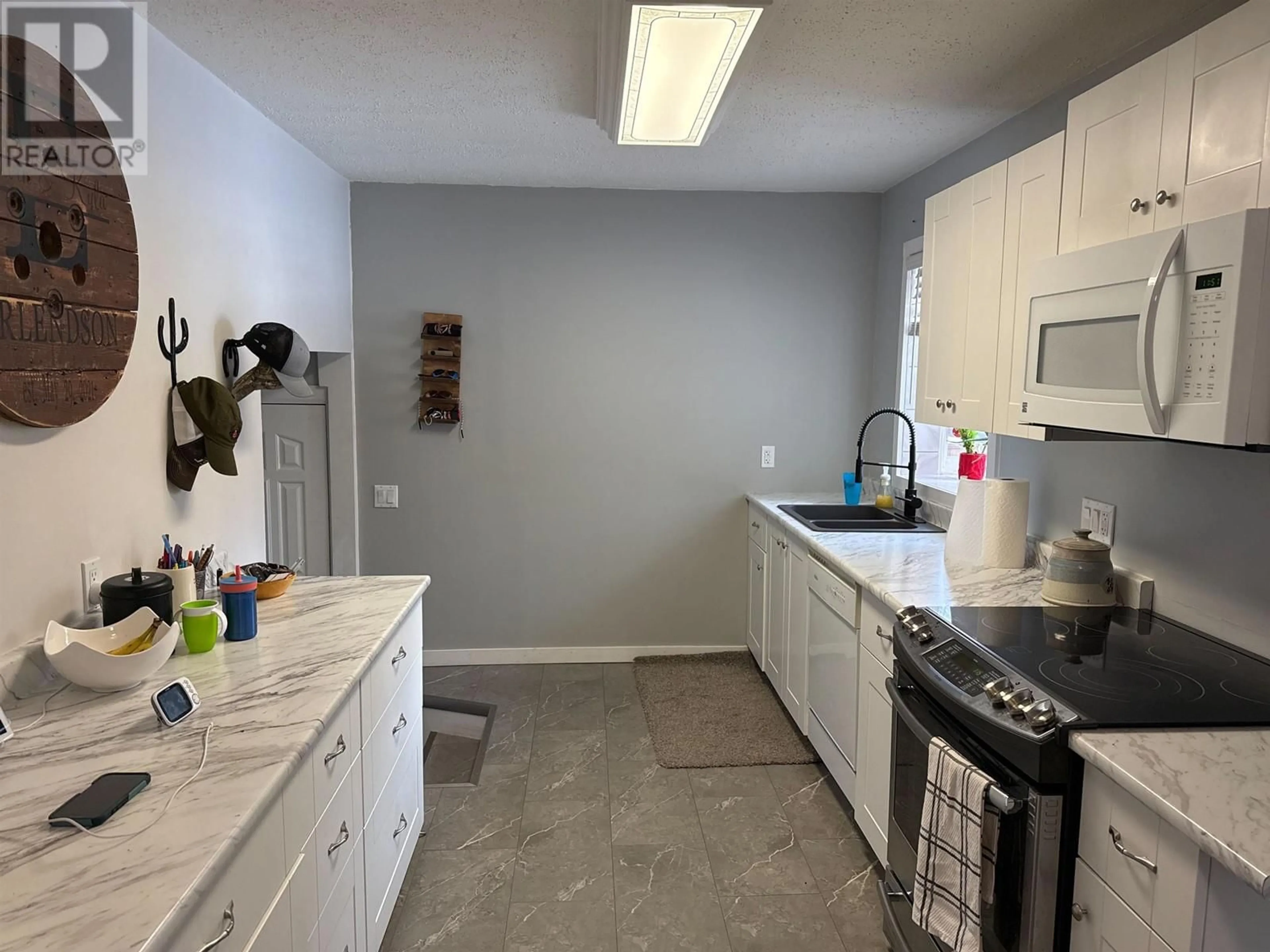 Standard kitchen, ceramic/tile floor for 1384 MOFFAT AVENUE, Quesnel British Columbia V2J3A7