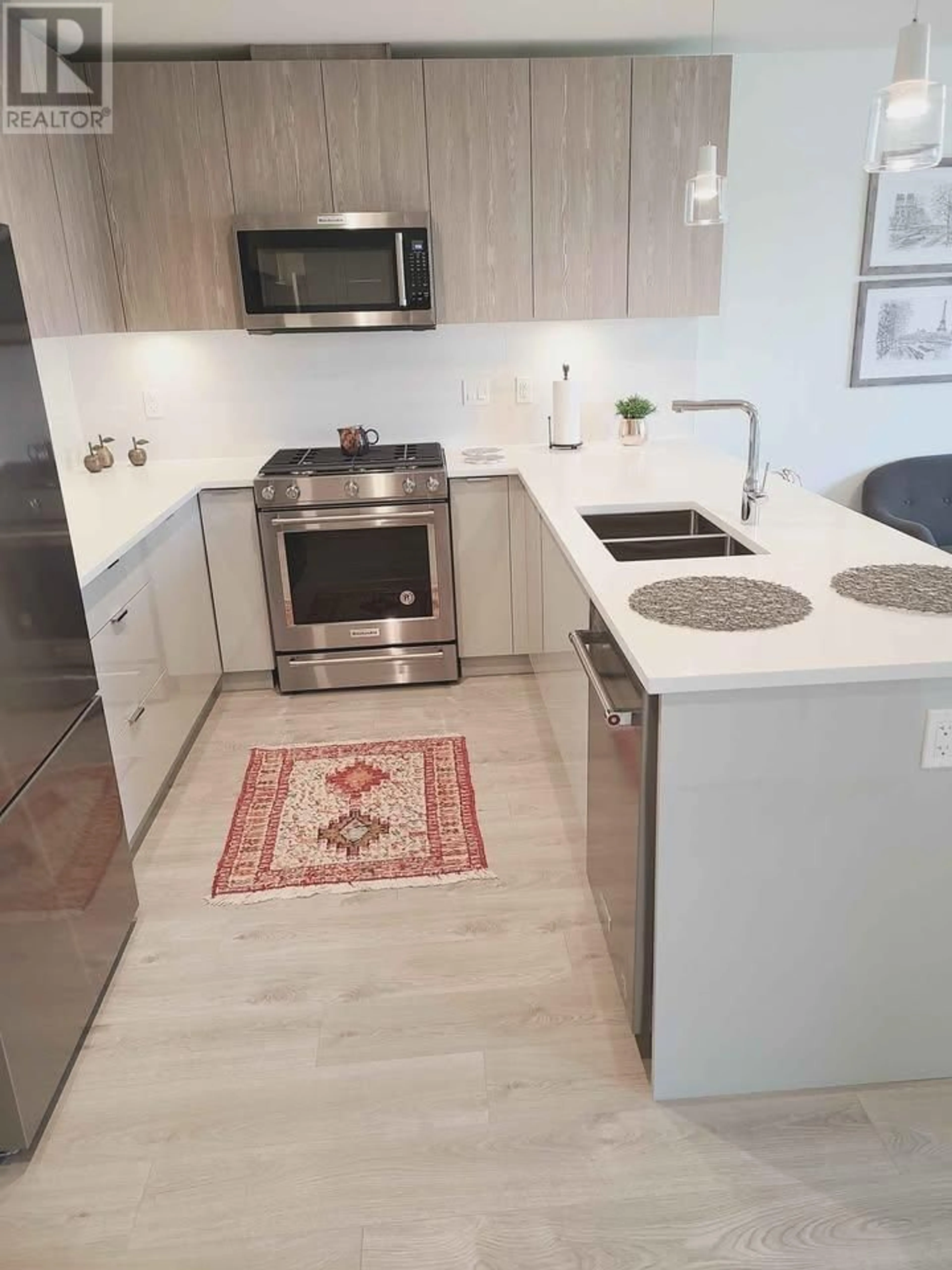 Standard kitchen, unknown for 514 - 108 8TH STREET, North Vancouver British Columbia V7L0H1
