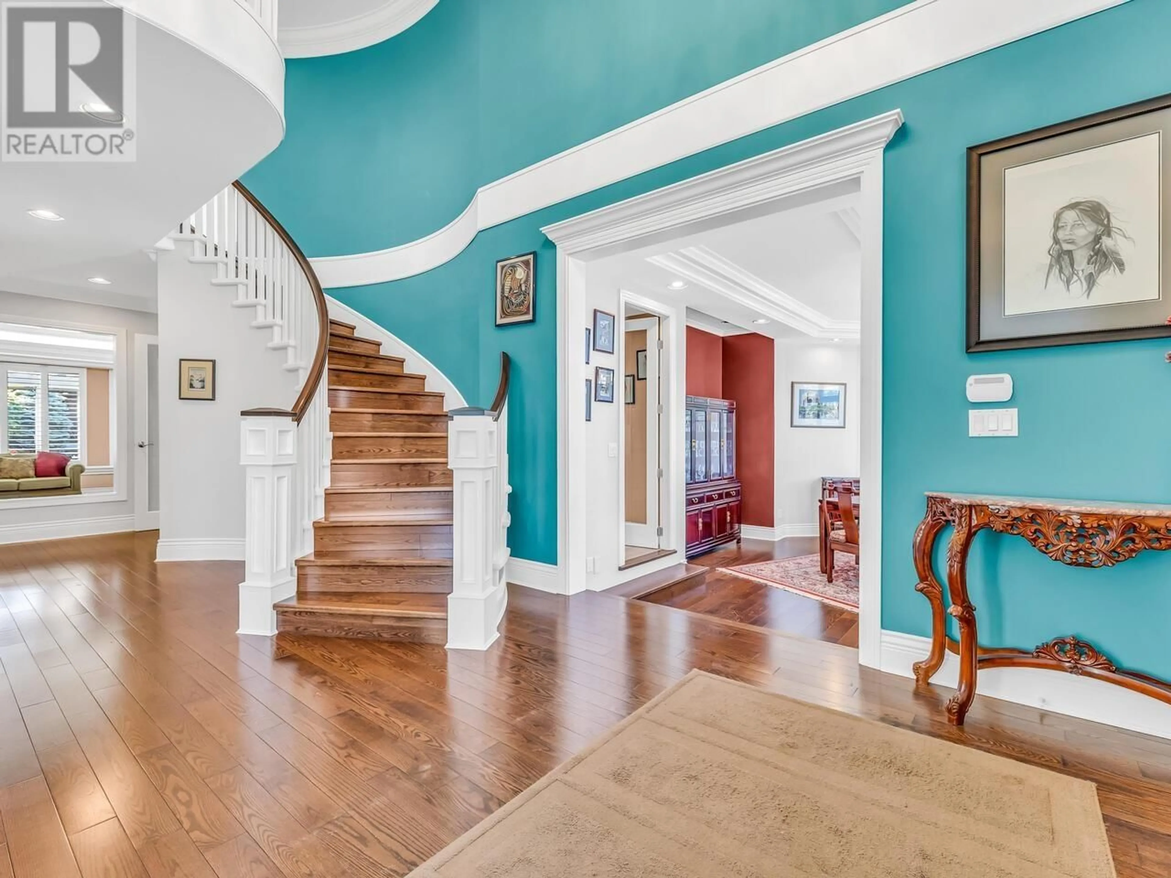 Indoor foyer for 8648 ARMSTRONG AVENUE, Burnaby British Columbia V3N2H6
