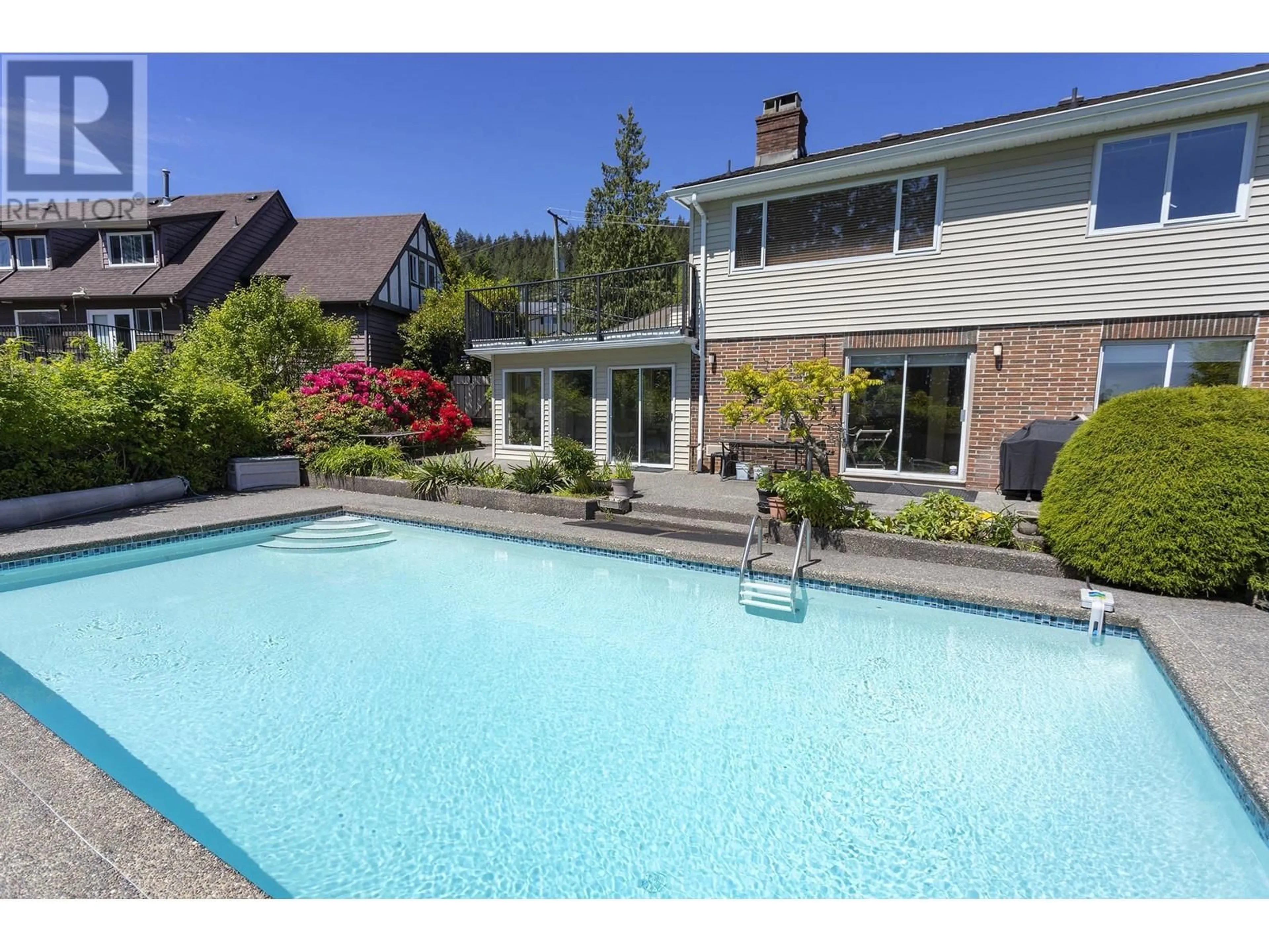 Pool for 588 ST. ANDREWS PLACE, West Vancouver British Columbia V7S1V8