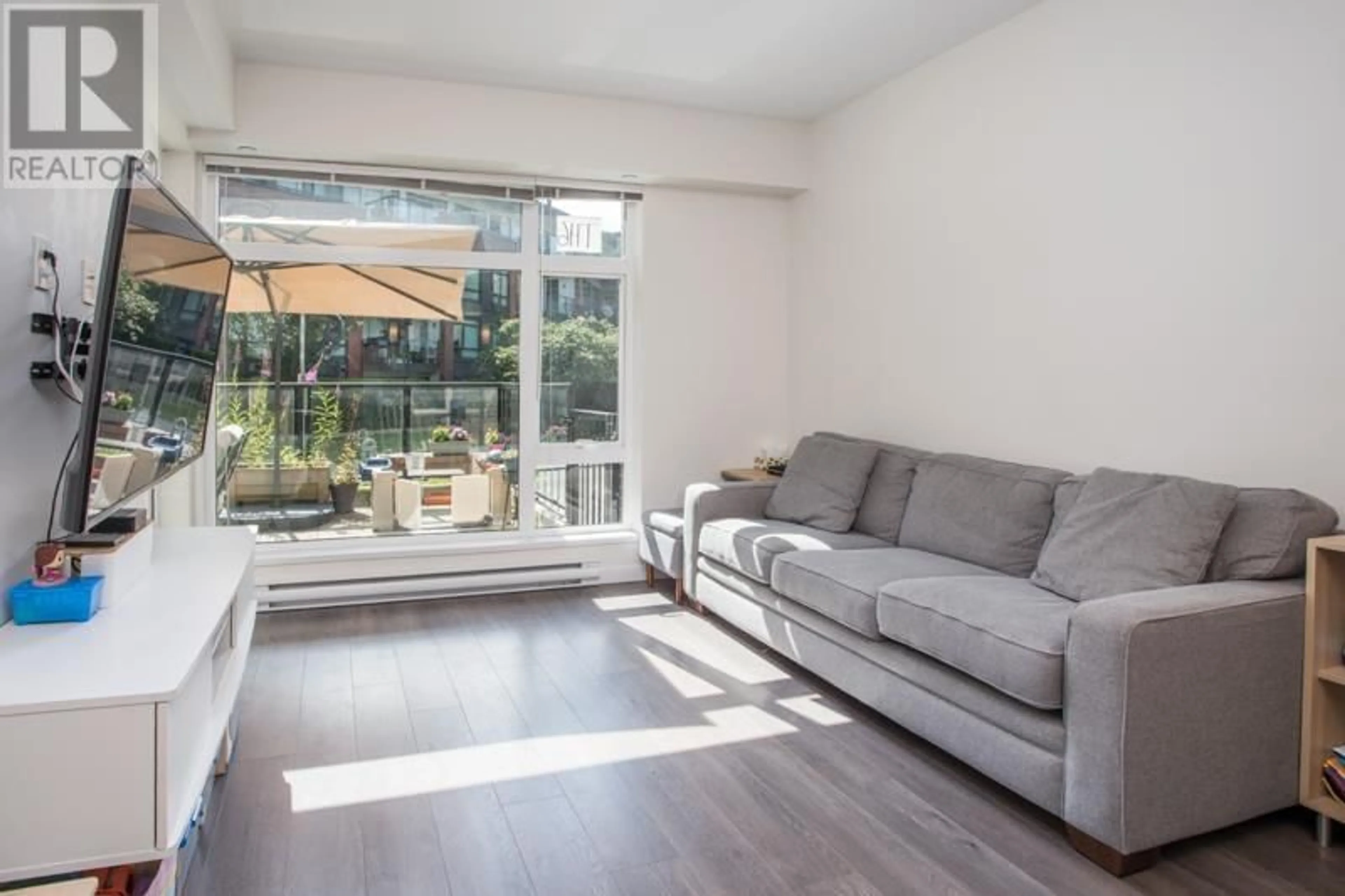 Living room with furniture, unknown for TH6 - 28 ROYAL AVENUE, New Westminster British Columbia V3L0B7