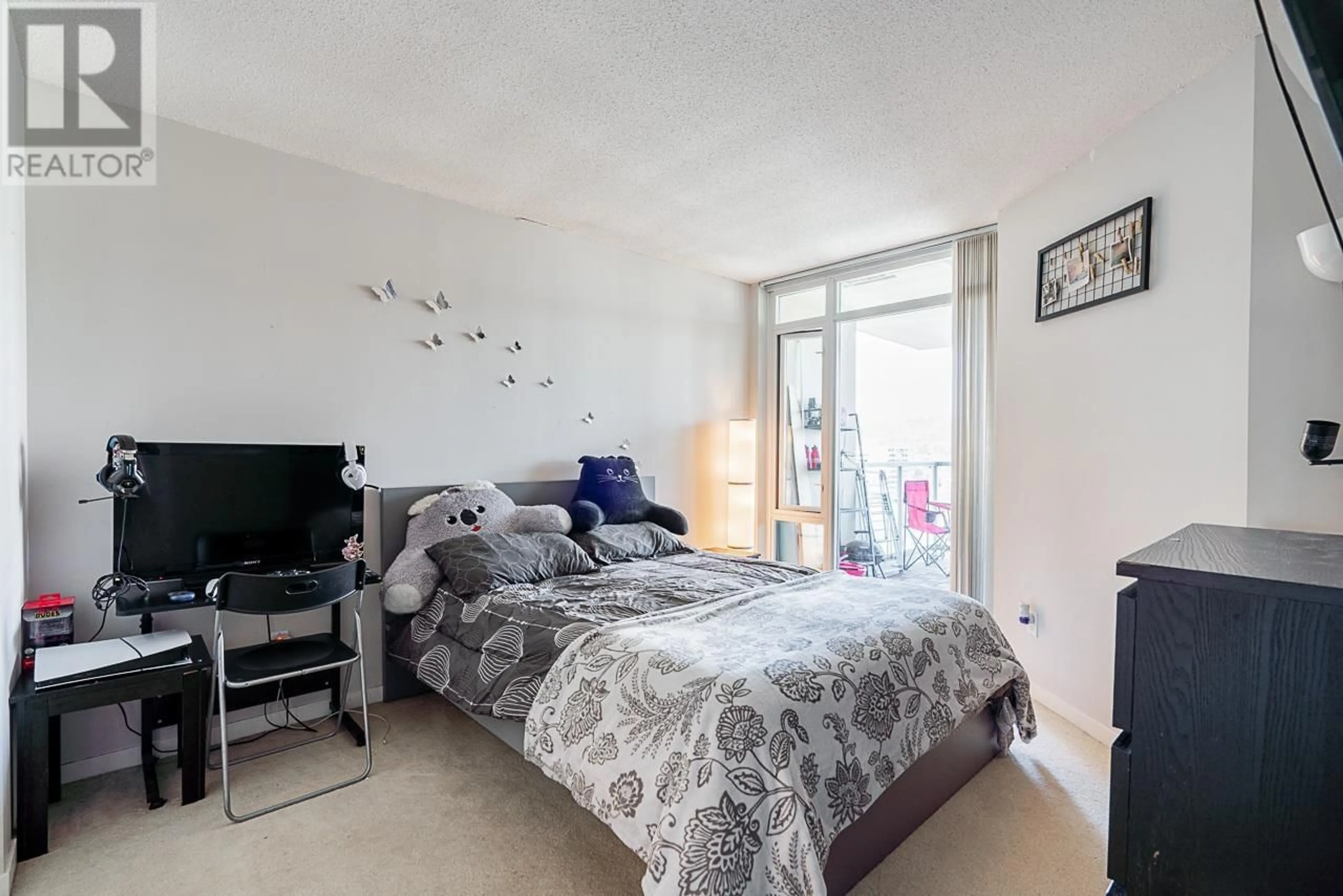 A pic of a room for 2305 - 2133 DOUGLAS ROAD, Burnaby British Columbia V5C0E9