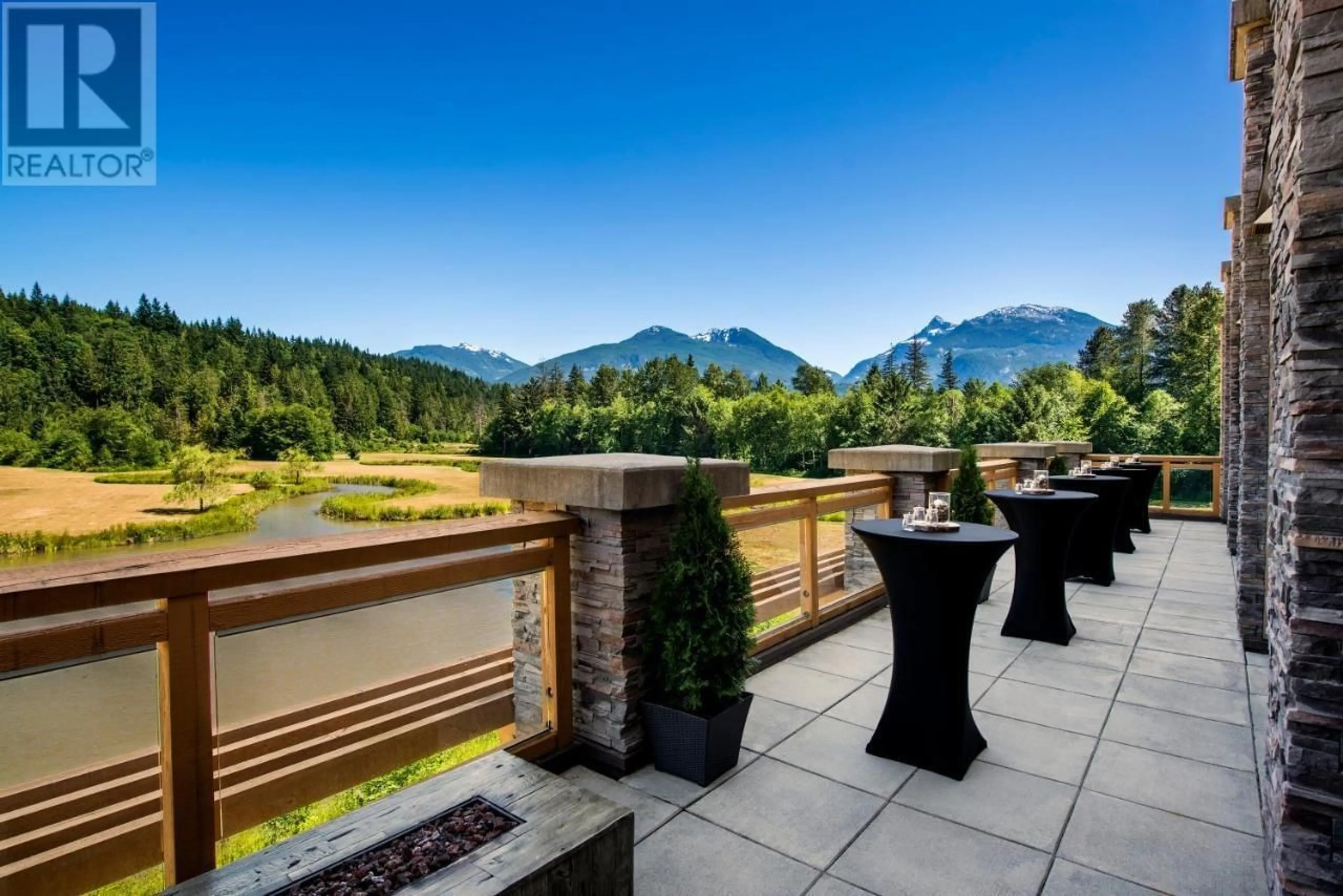 Patio, mountain view for 318 - 40900 TANTALUS ROAD, Squamish British Columbia V8B0R3