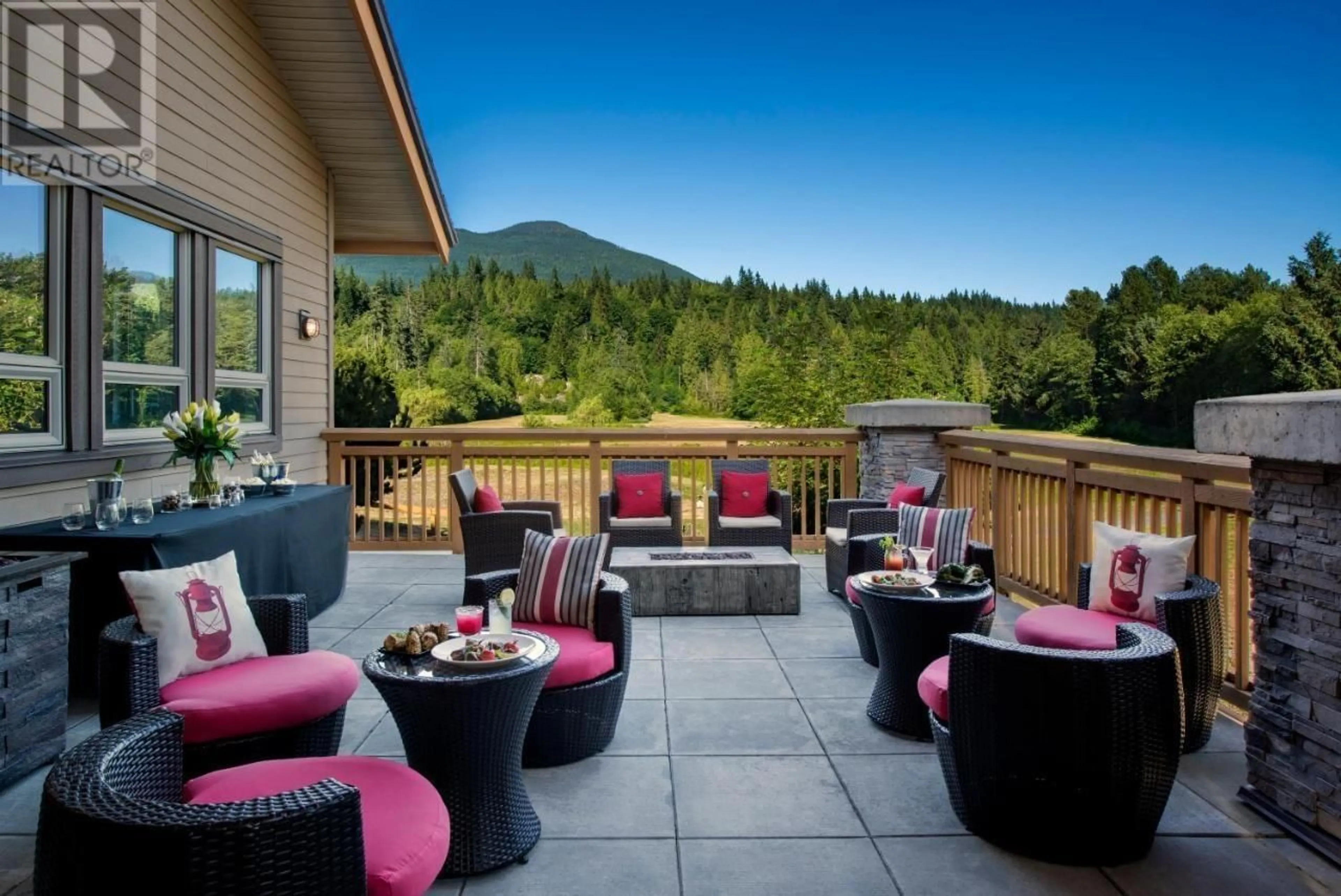 Patio, mountain view for 318 - 40900 TANTALUS ROAD, Squamish British Columbia V8B0R3