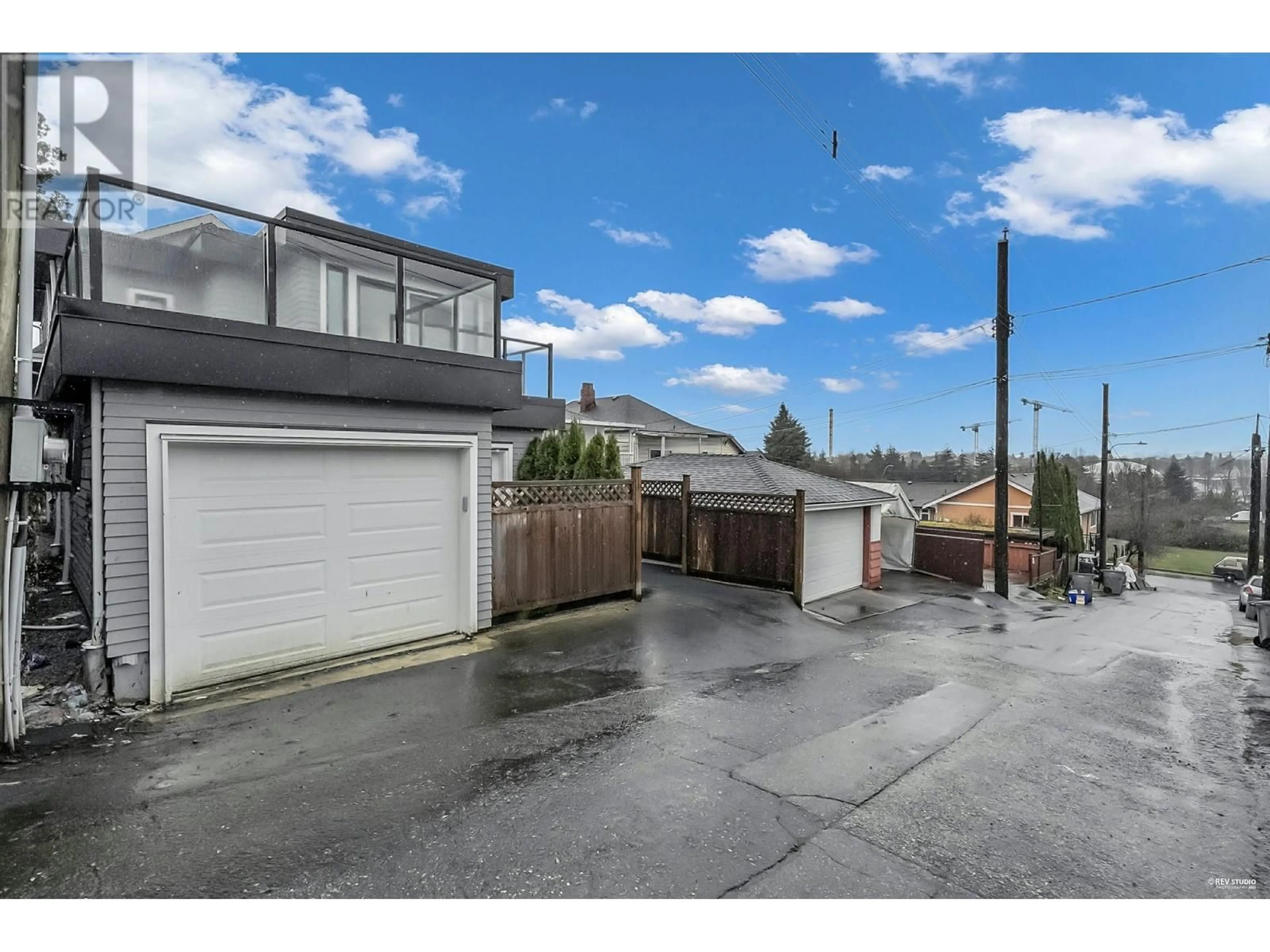 A pic from outside/outdoor area/front of a property/back of a property/a pic from drone, street for 3429 DUNDAS STREET, Vancouver British Columbia V5K1R9