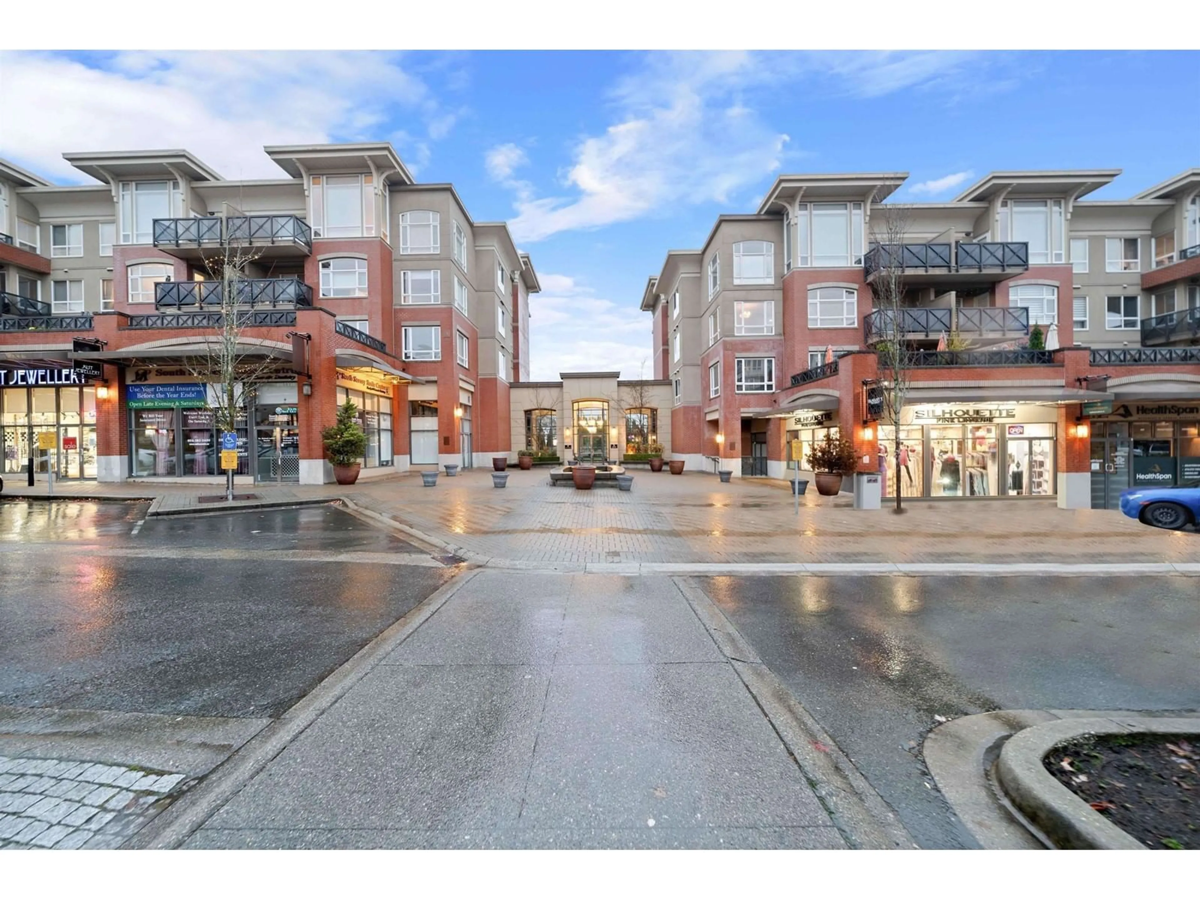 Blurry image for 214 - 2970 KING GEORGE, White Rock British Columbia V4P0E6