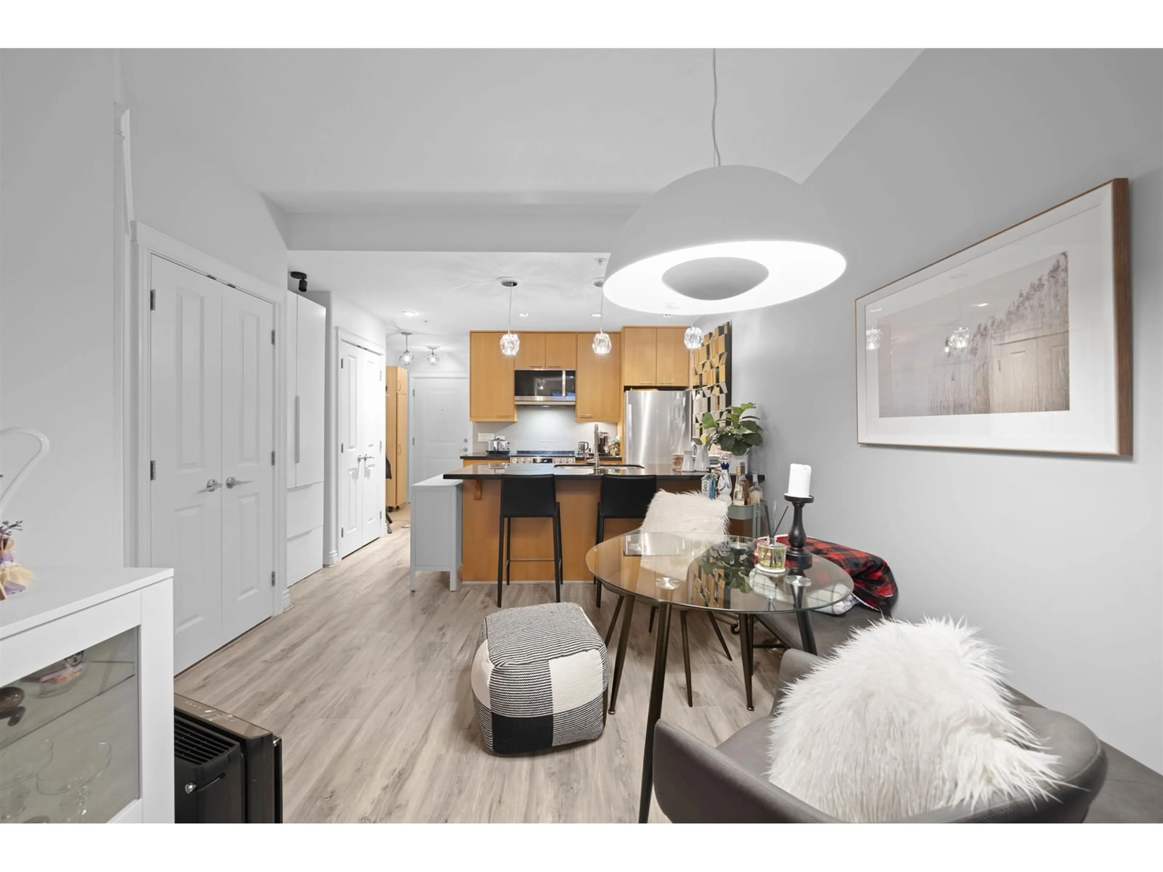 Open concept kitchen, wood/laminate floor for 214 - 2970 KING GEORGE, White Rock British Columbia V4P0E6