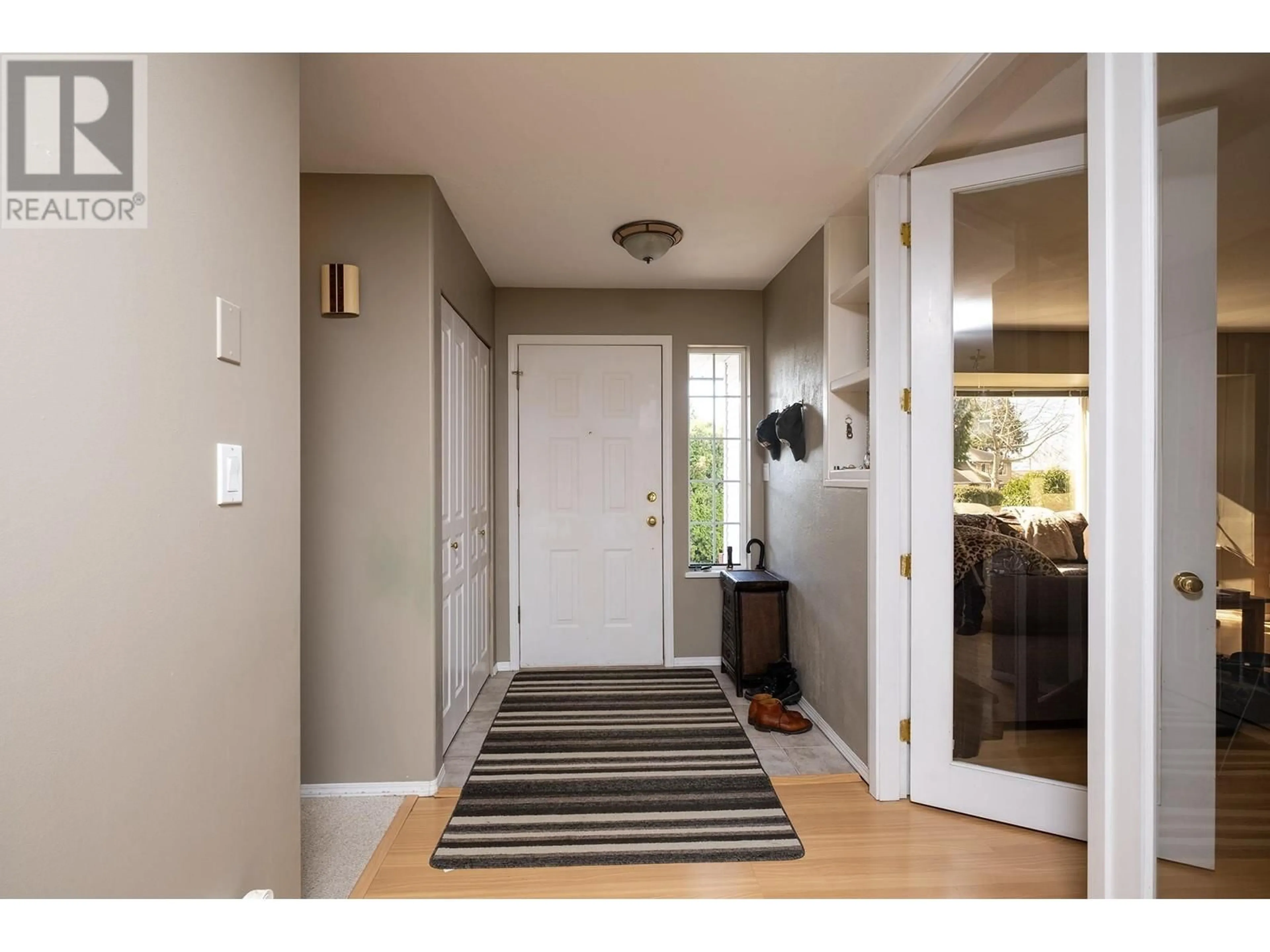 Indoor entryway for 5078 BAY ROAD, Sechelt British Columbia V7Z0E9