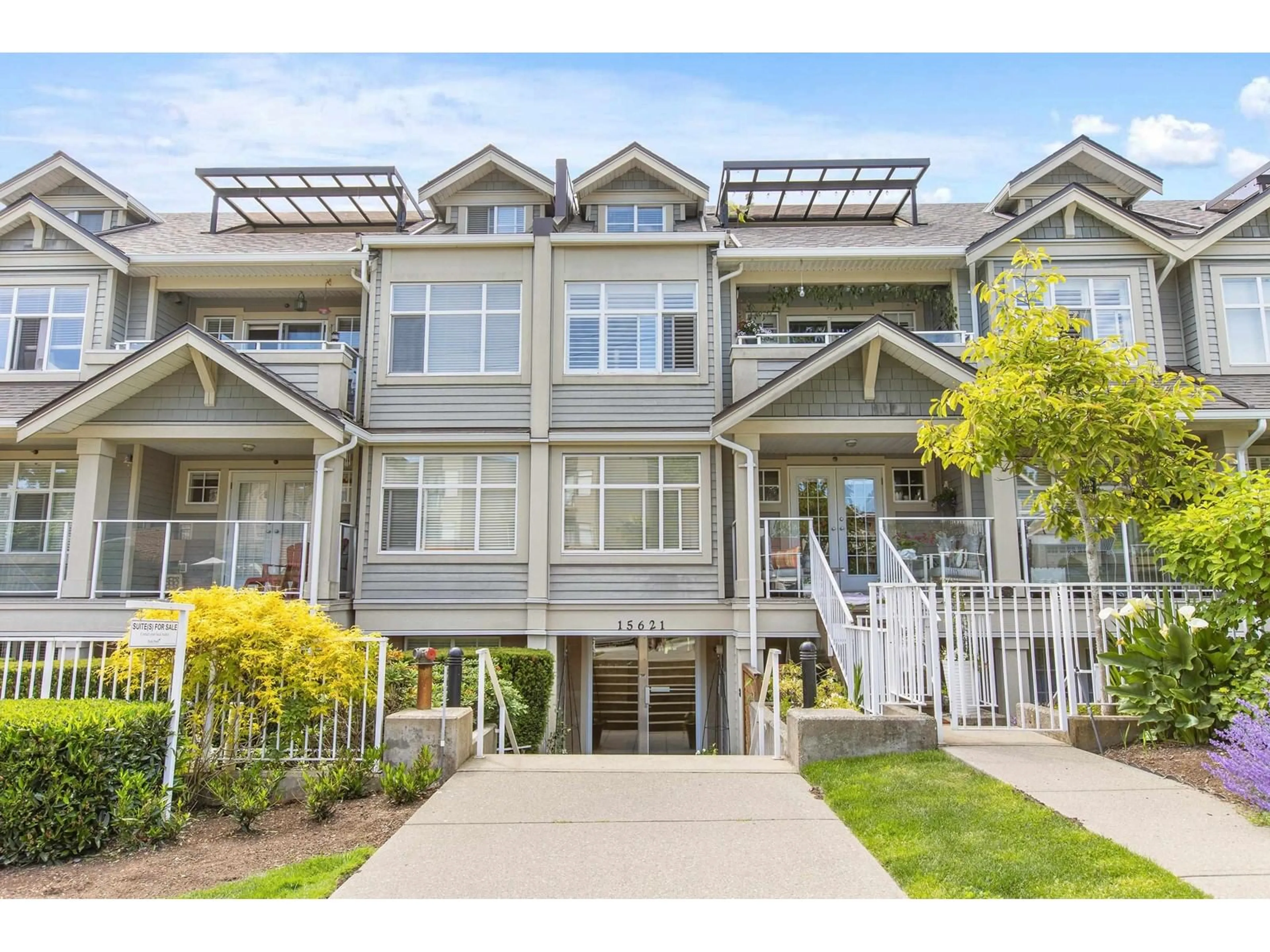 Home with vinyl exterior material, unknown for 406 - 15621 MARINE, White Rock British Columbia V4B1E1