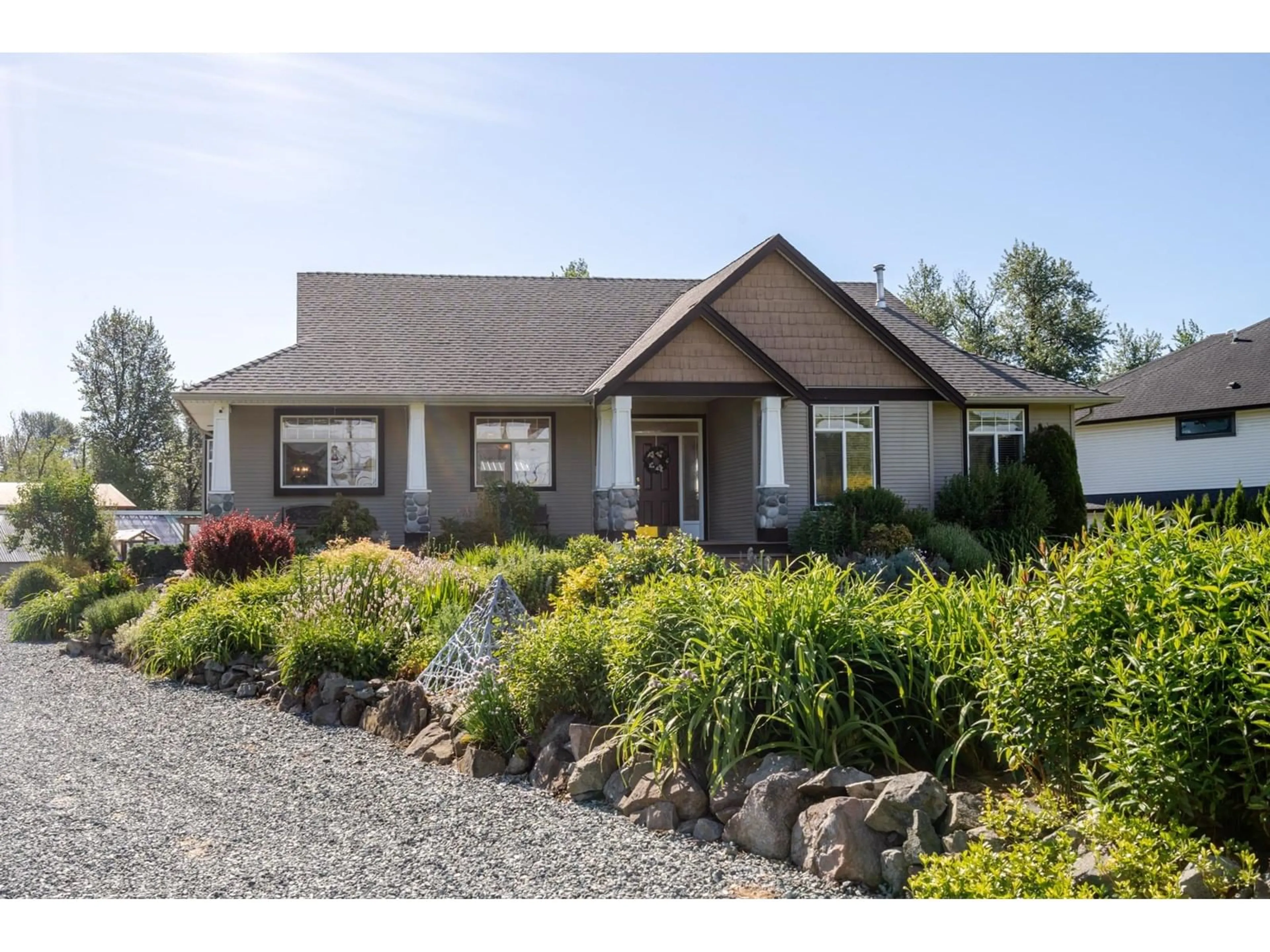 Home with vinyl exterior material, street for 5728 BRADNER, Abbotsford British Columbia V4X2P1