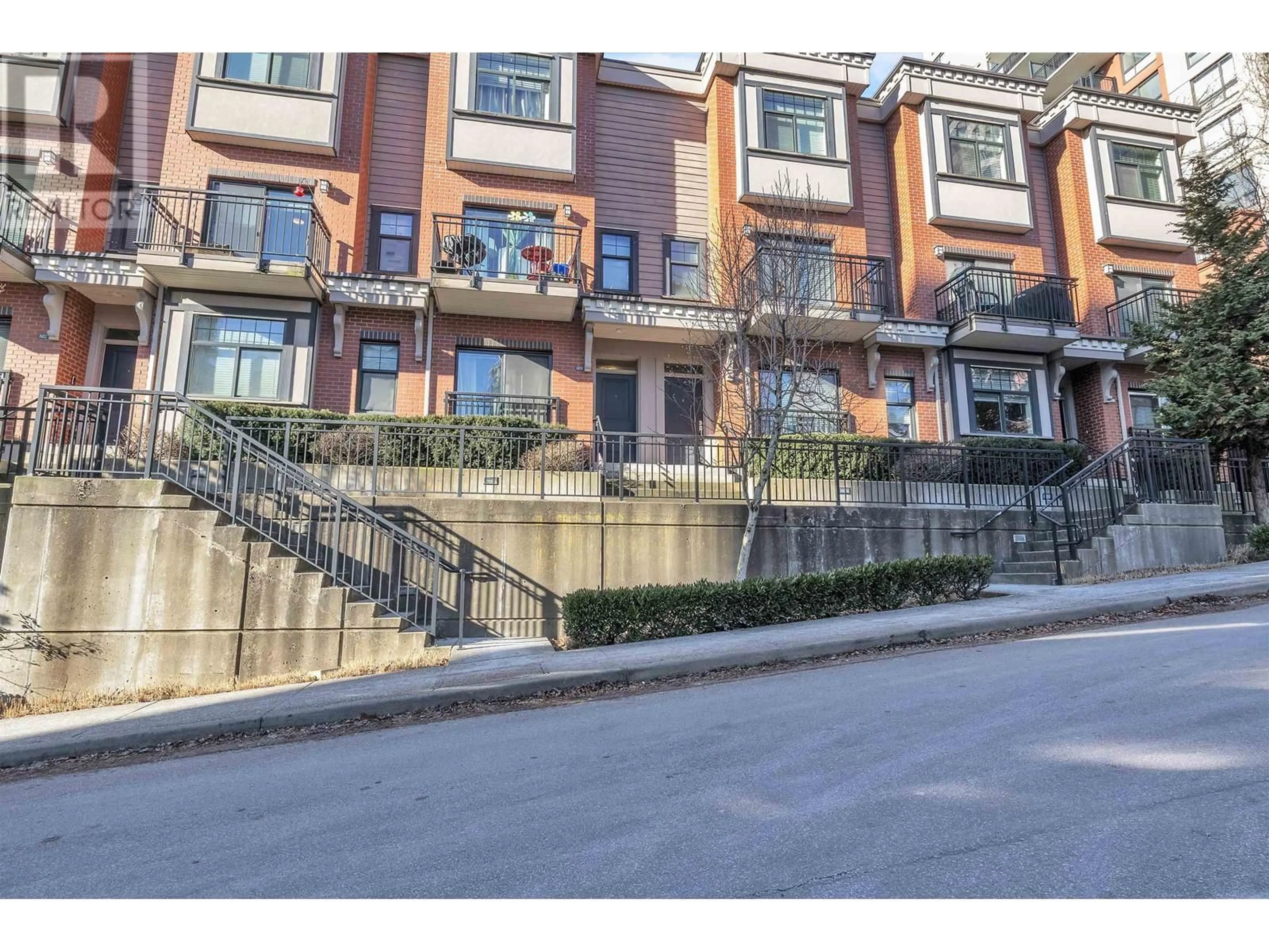 Patio, street for 203 - 828 ROYAL AVENUE, New Westminster British Columbia V3M1J9