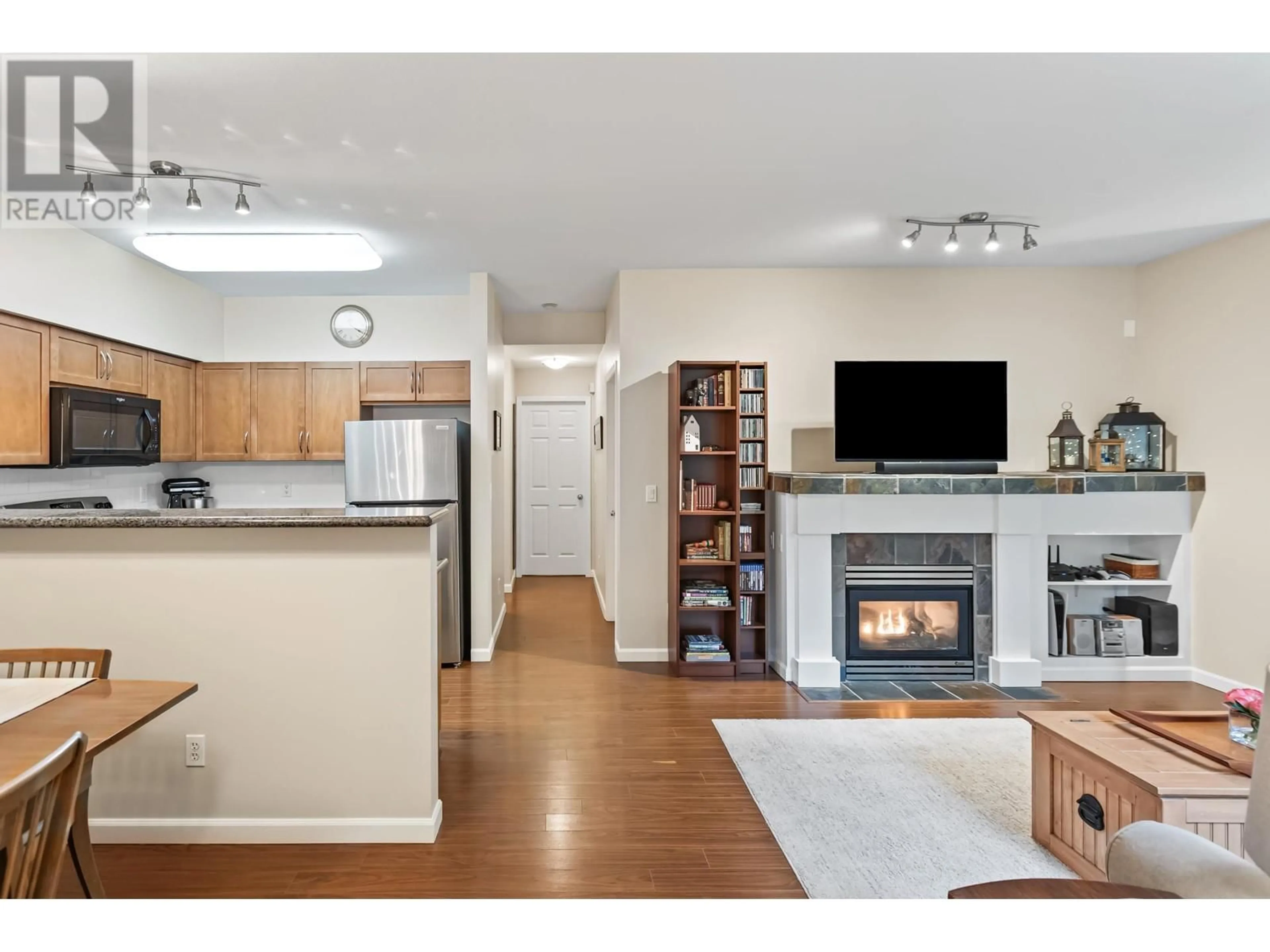 Open concept kitchen, wood/laminate floor for 68 - 15 FOREST PARK WAY, Port Moody British Columbia V3H5G7