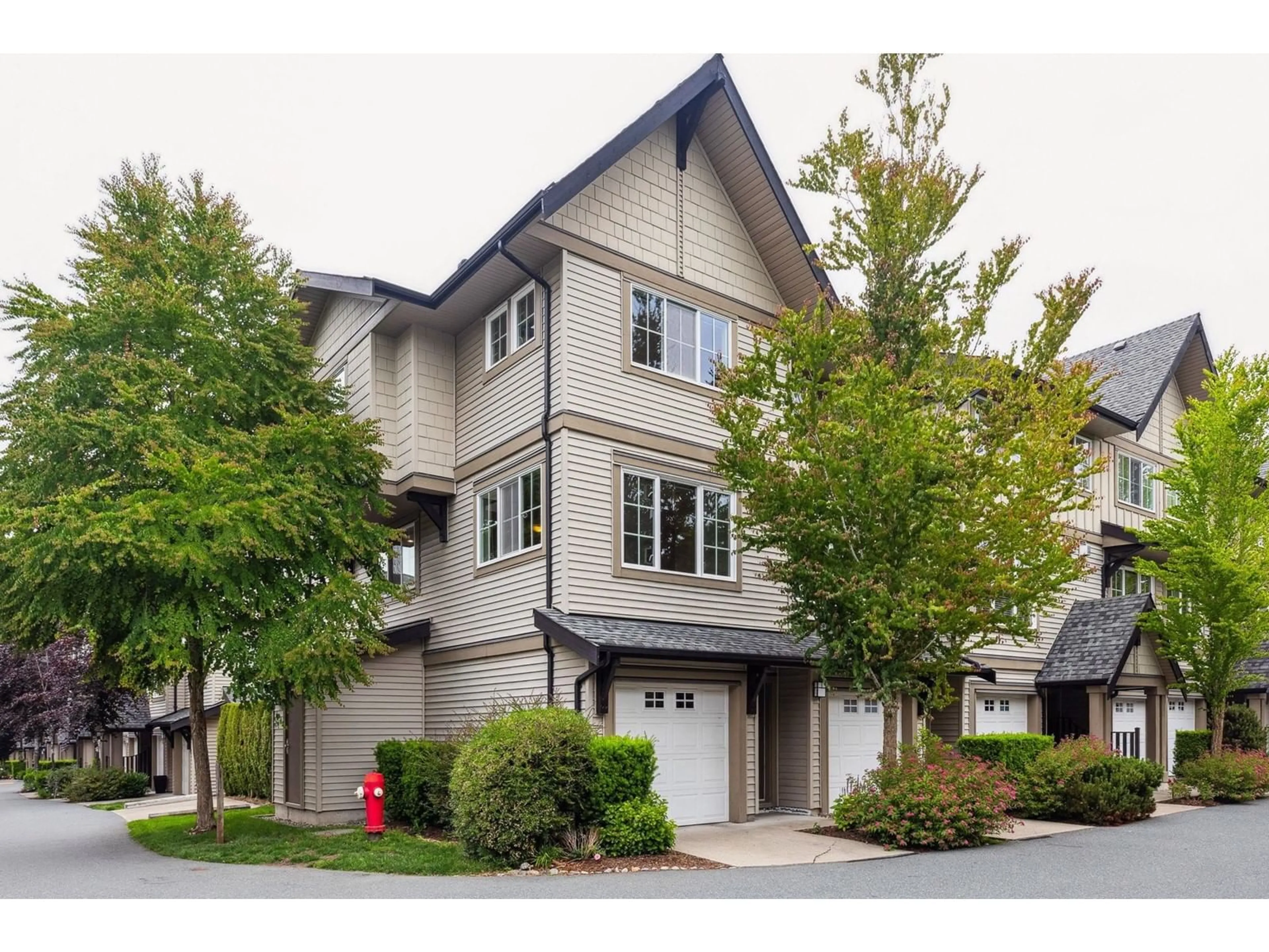 Home with vinyl exterior material, street for 257 - 2501 161A, Surrey British Columbia V3Z7Y6