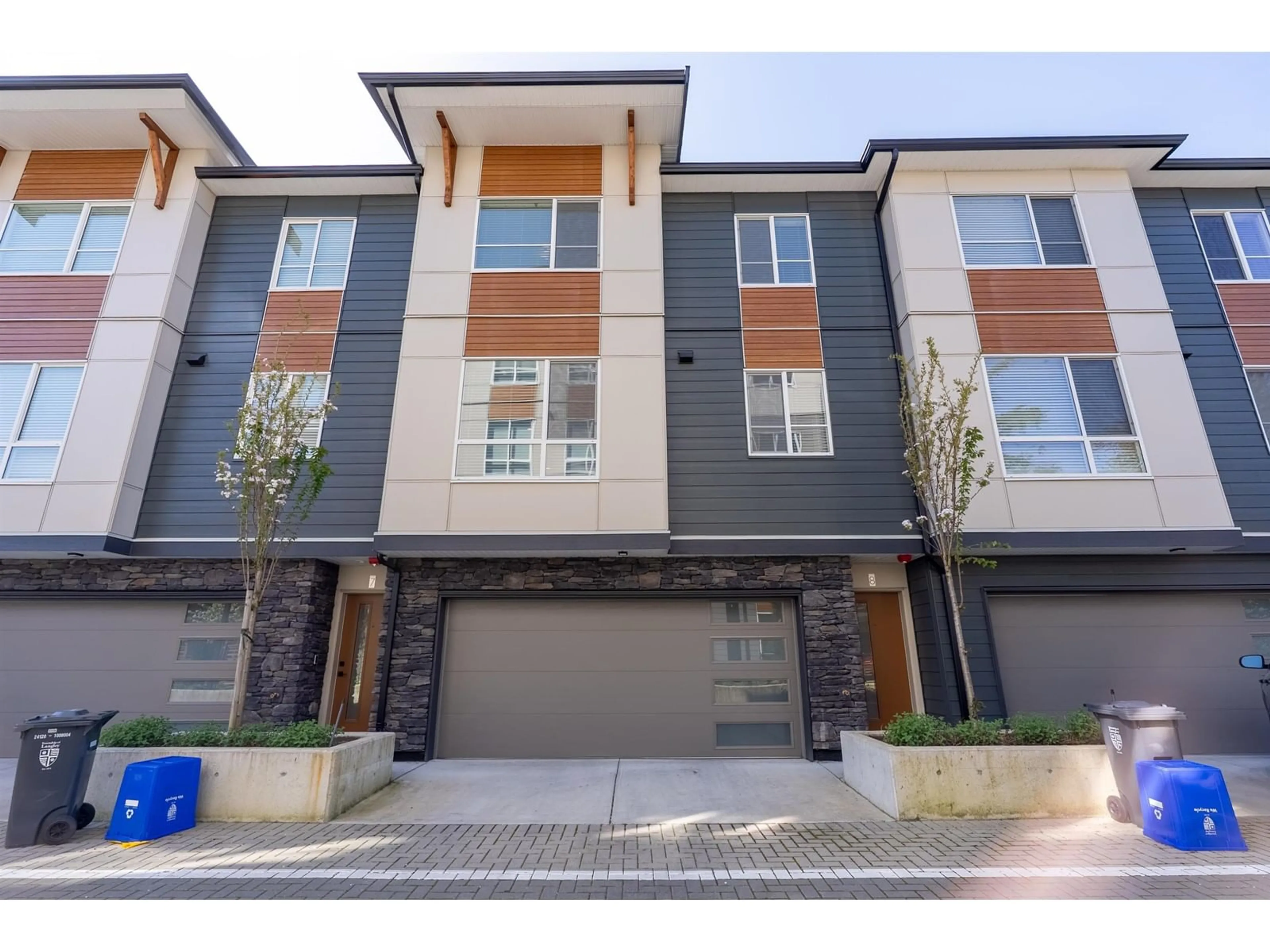 Unknown for 8 - 19935 75A, Langley British Columbia V2Y4L5