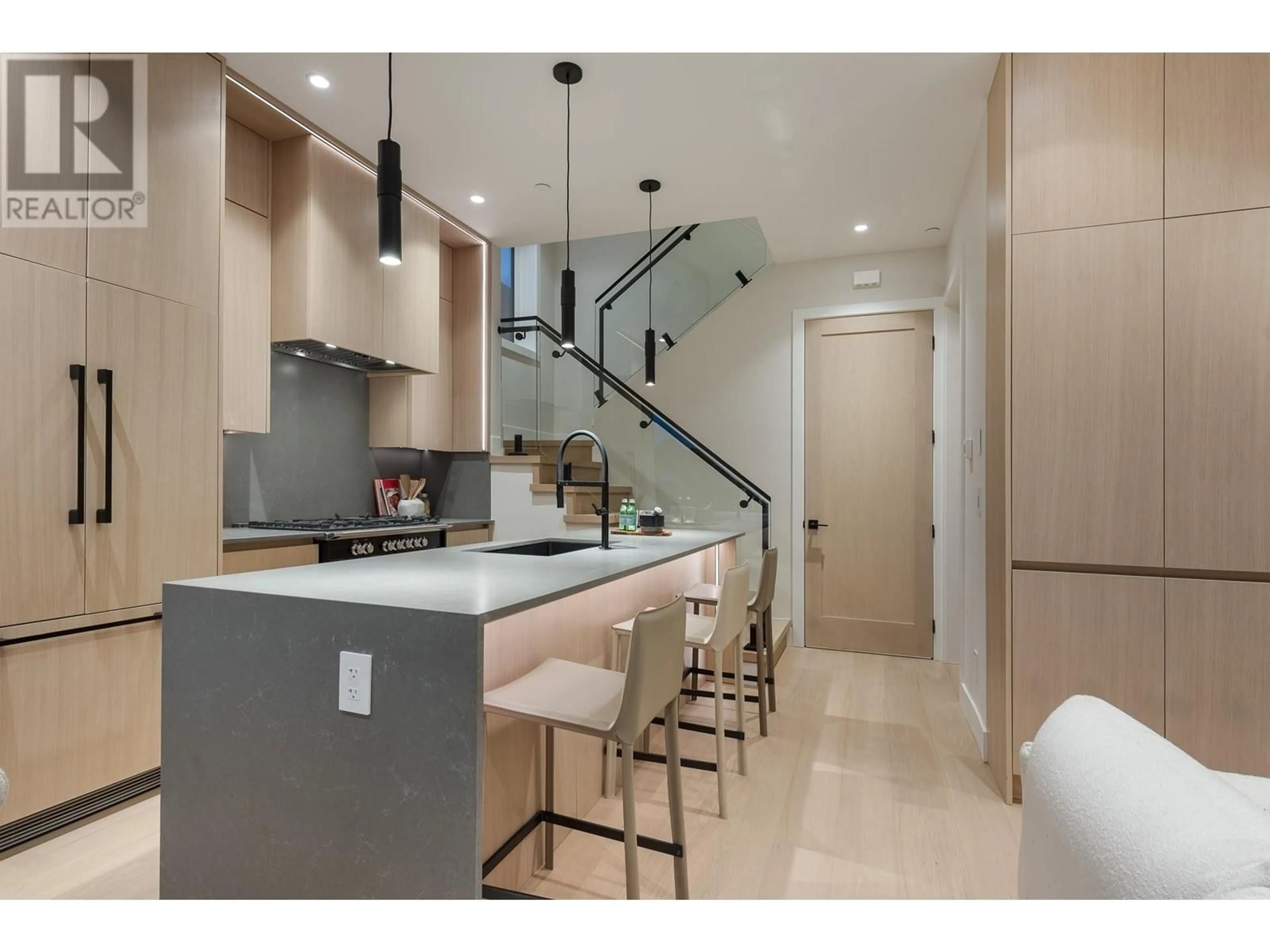 Contemporary kitchen, unknown for 2 - 3674 OXFORD STREET, Vancouver British Columbia V5K1P3
