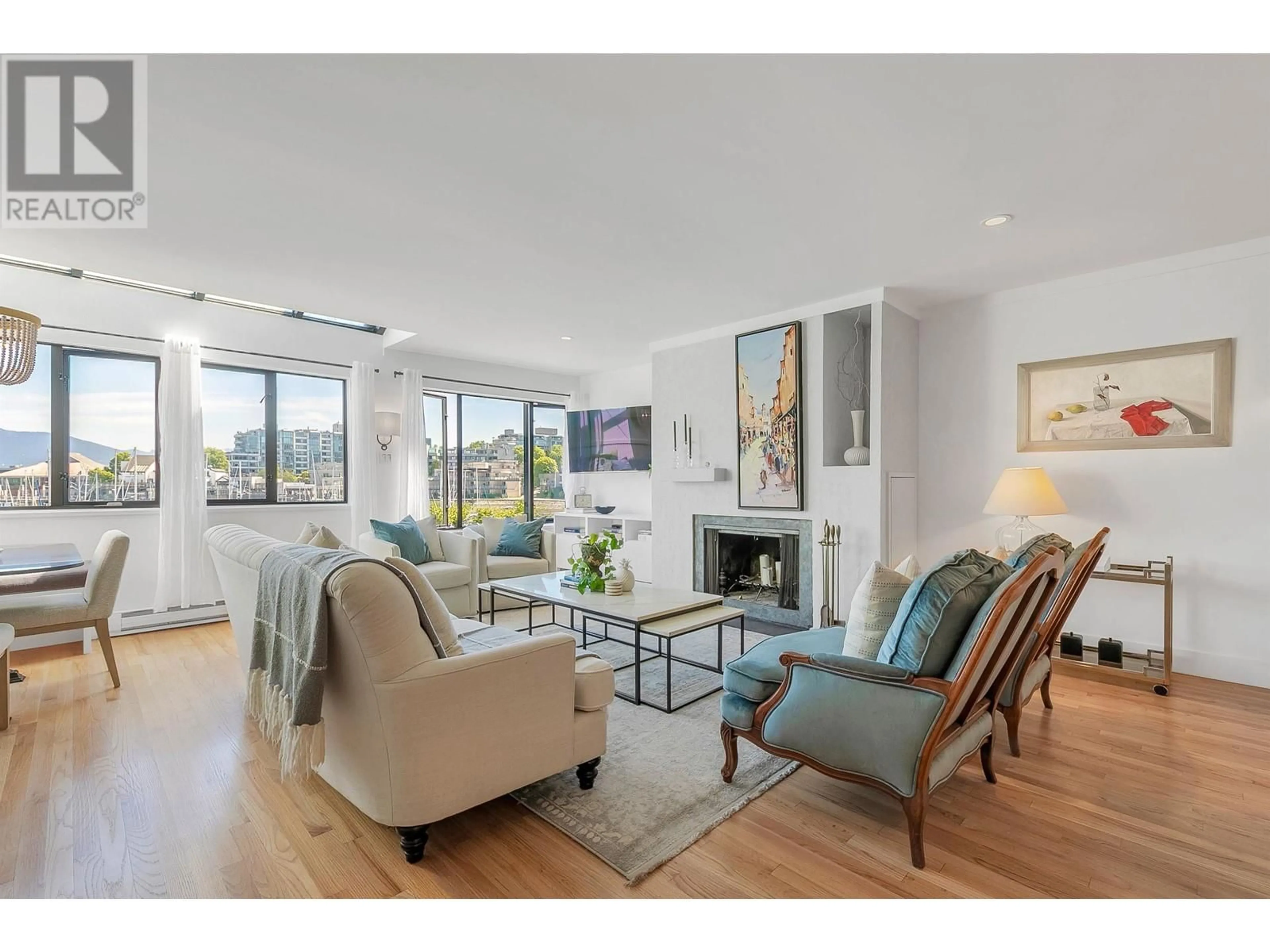 Living room with furniture, unknown for 812 MILLBANK, Vancouver British Columbia V5Z3Z4