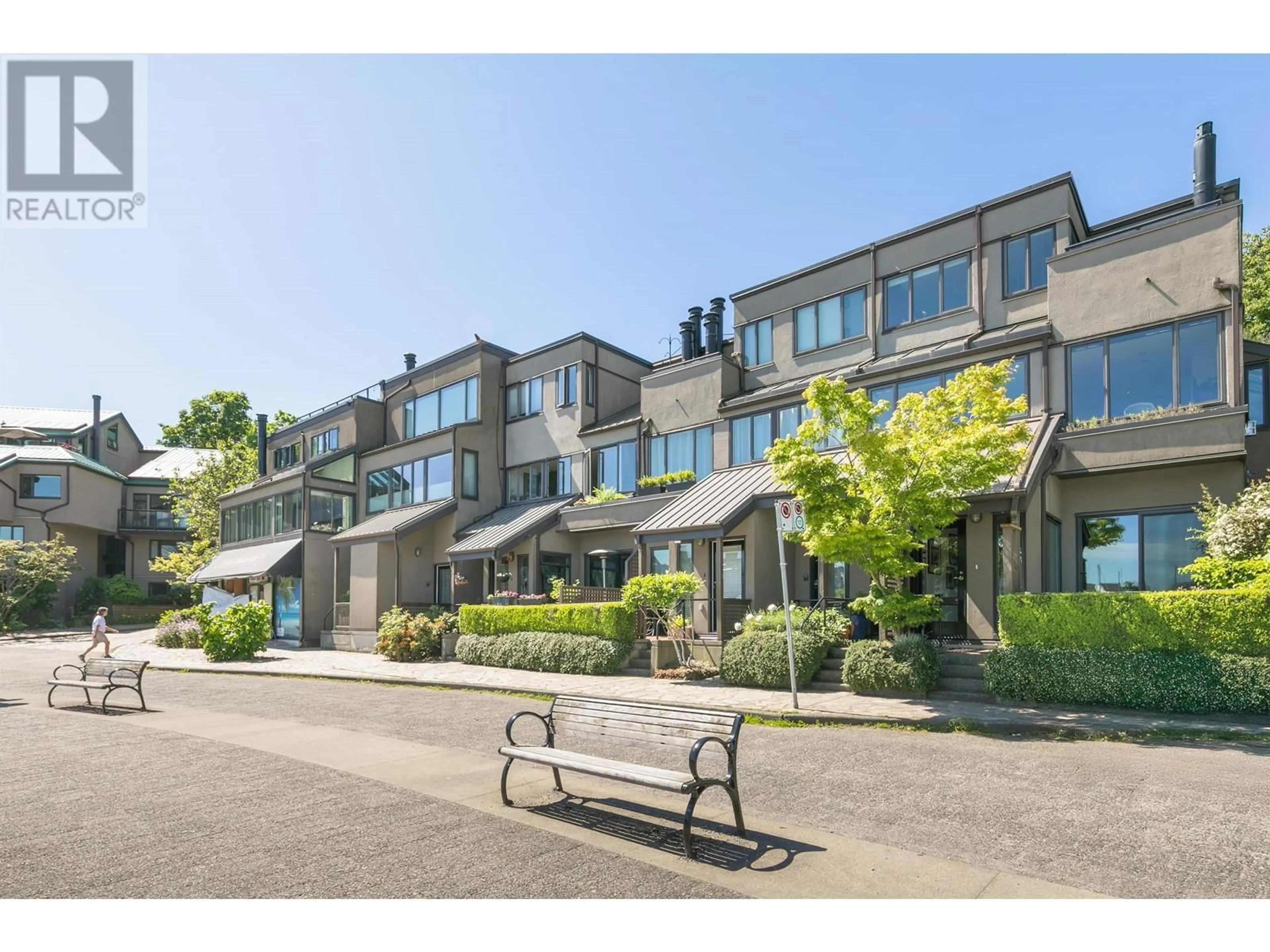 Patio, street for 812 MILLBANK, Vancouver British Columbia V5Z3Z4