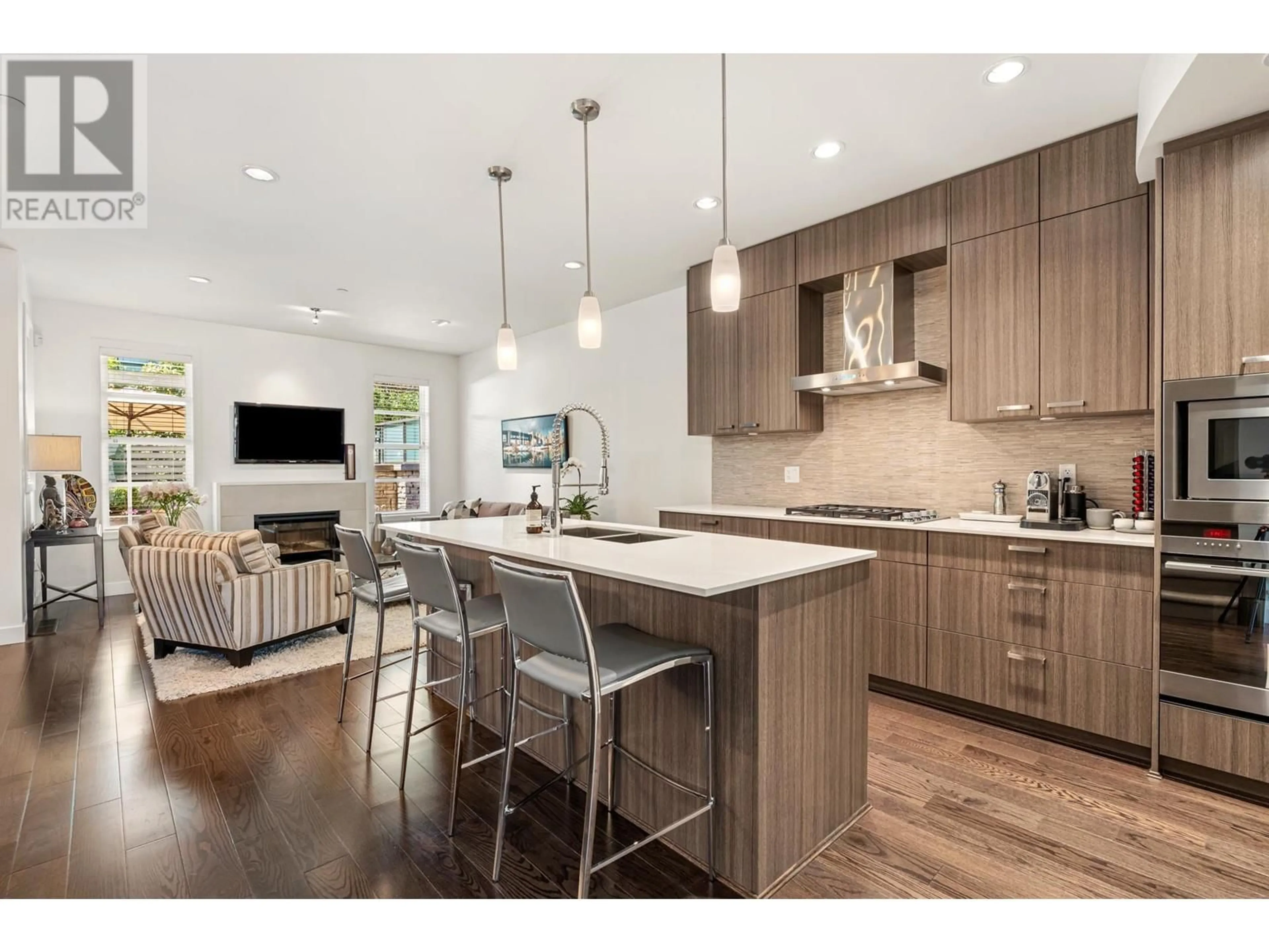 Open concept kitchen, wood/laminate floor for 631 14TH STREET, West Vancouver British Columbia V7T0A4