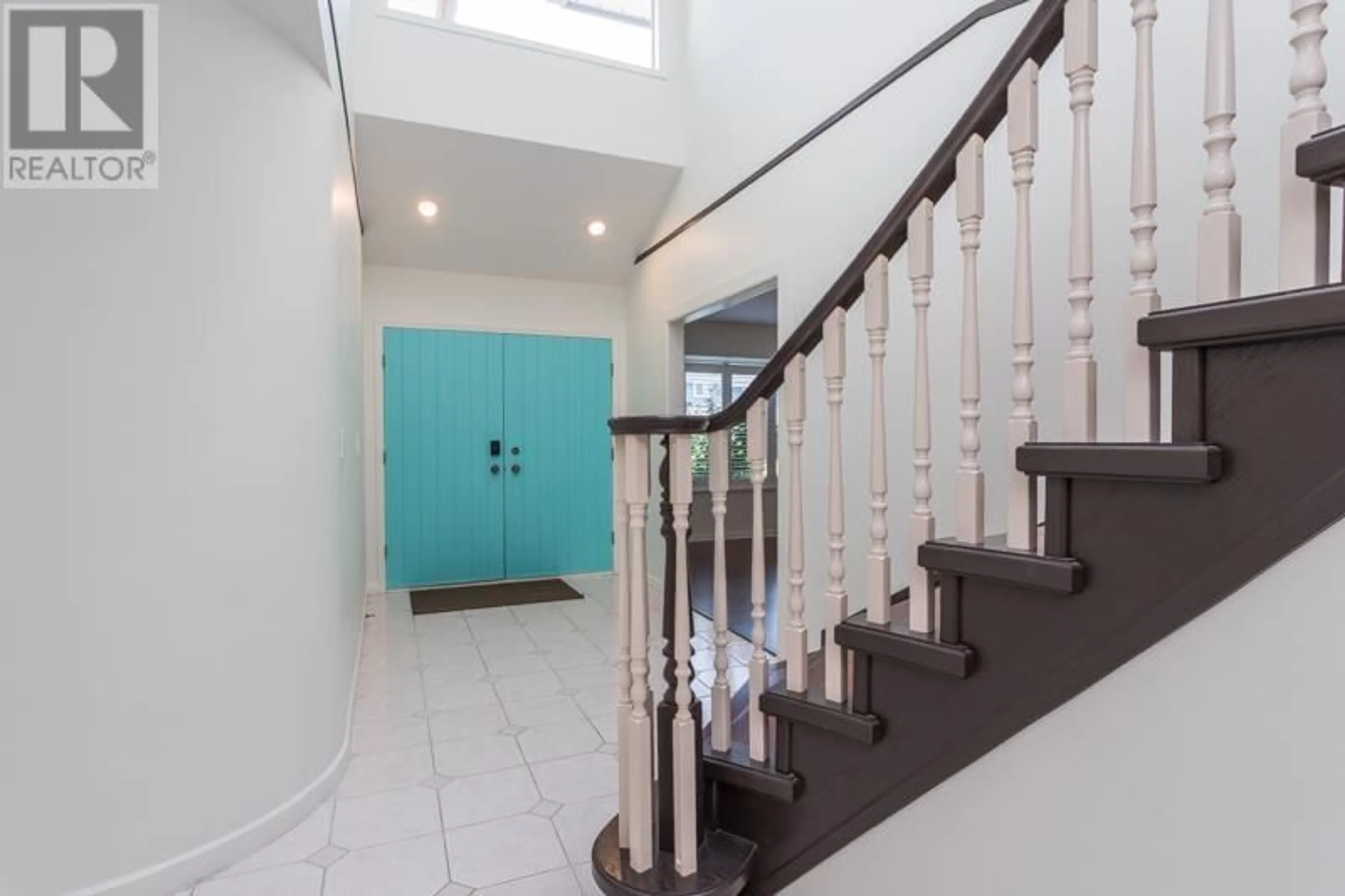 Indoor foyer for 12455 ALLIANCE DRIVE, Richmond British Columbia V7E6J2