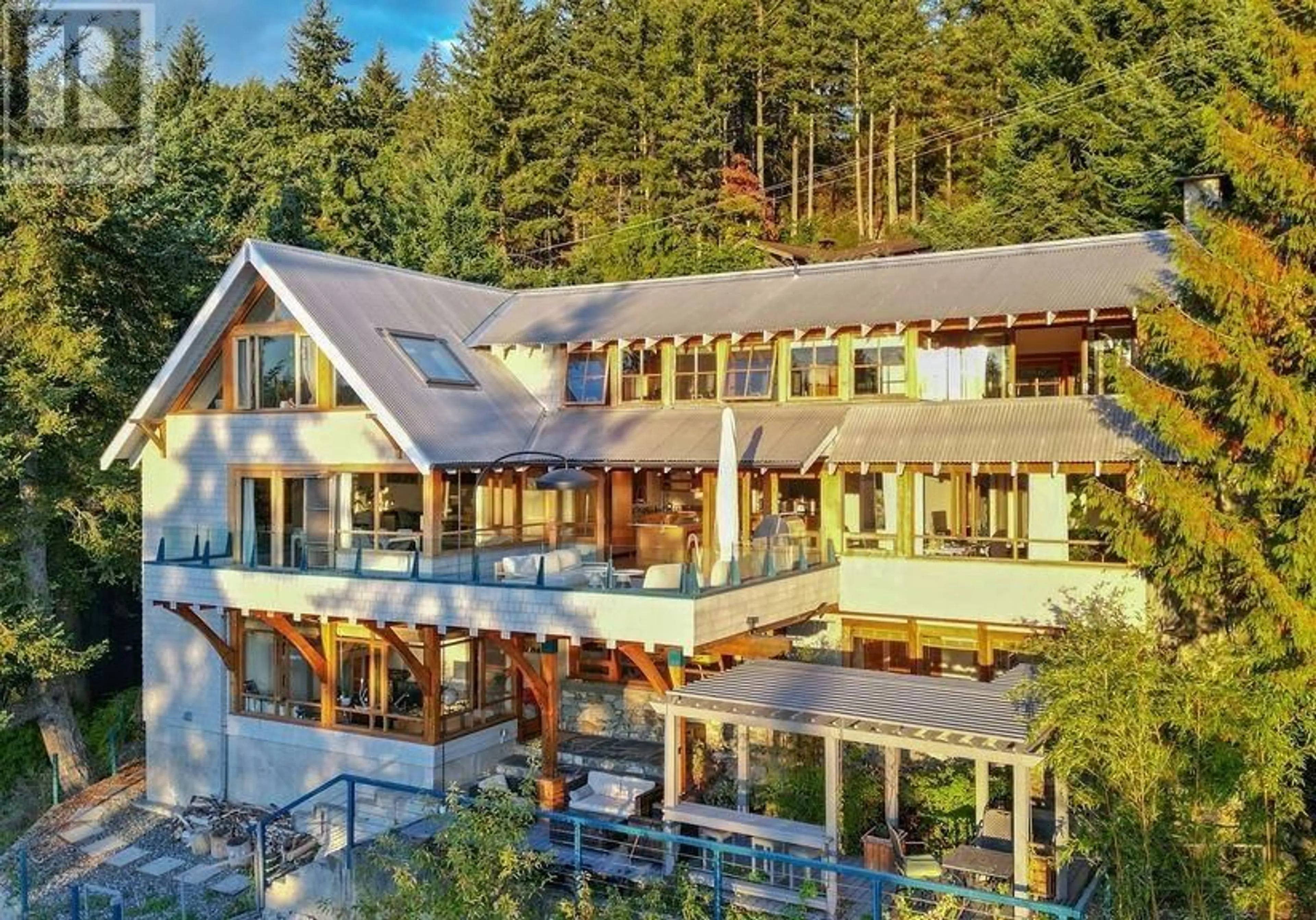 A pic from outside/outdoor area/front of a property/back of a property/a pic from drone, unknown for 6072 EAGLERIDGE DRIVE, West Vancouver British Columbia V7W1W9