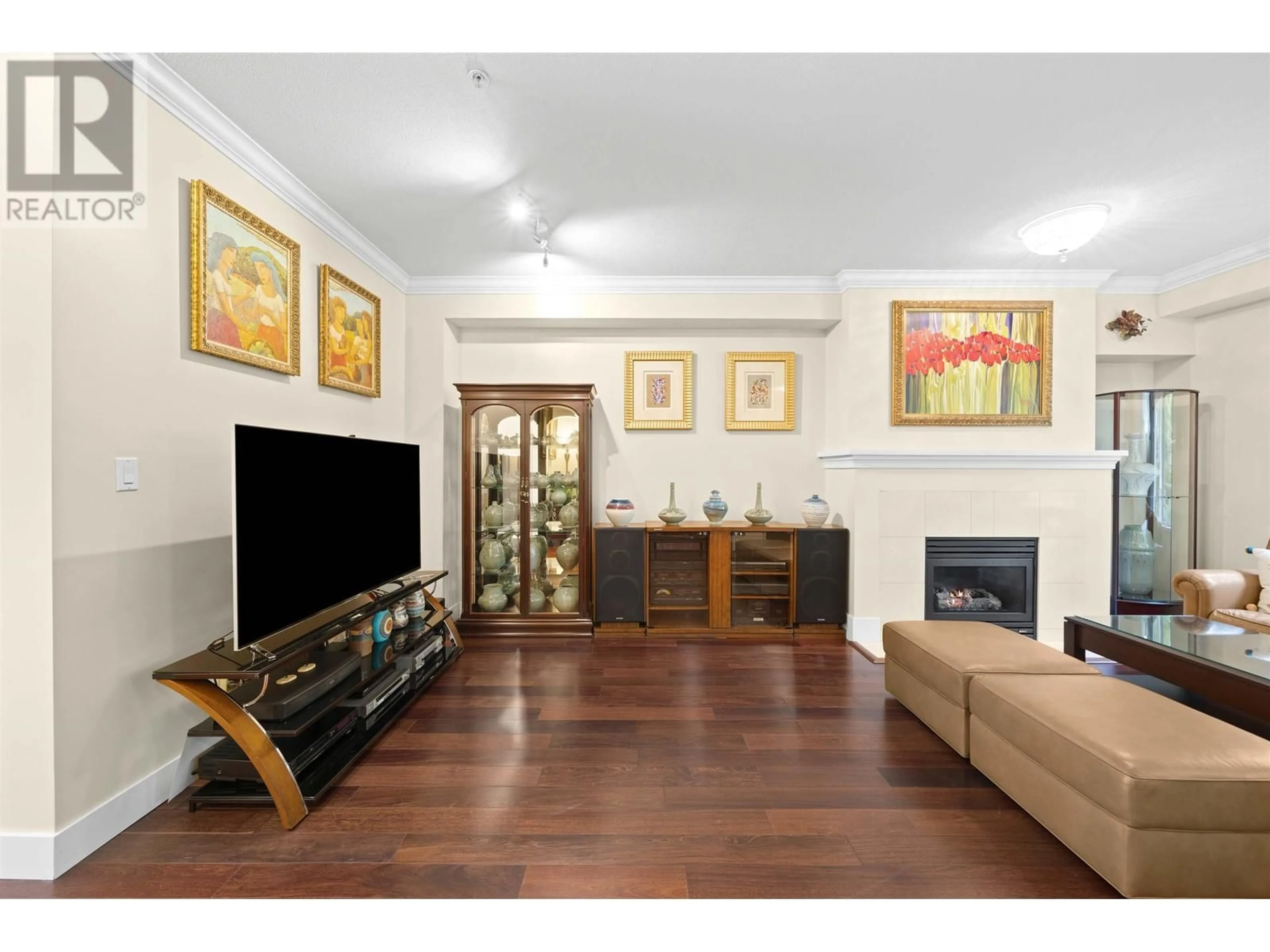Living room with furniture, wood/laminate floor for 896 58TH AVENUE, Vancouver British Columbia V6P6Y3