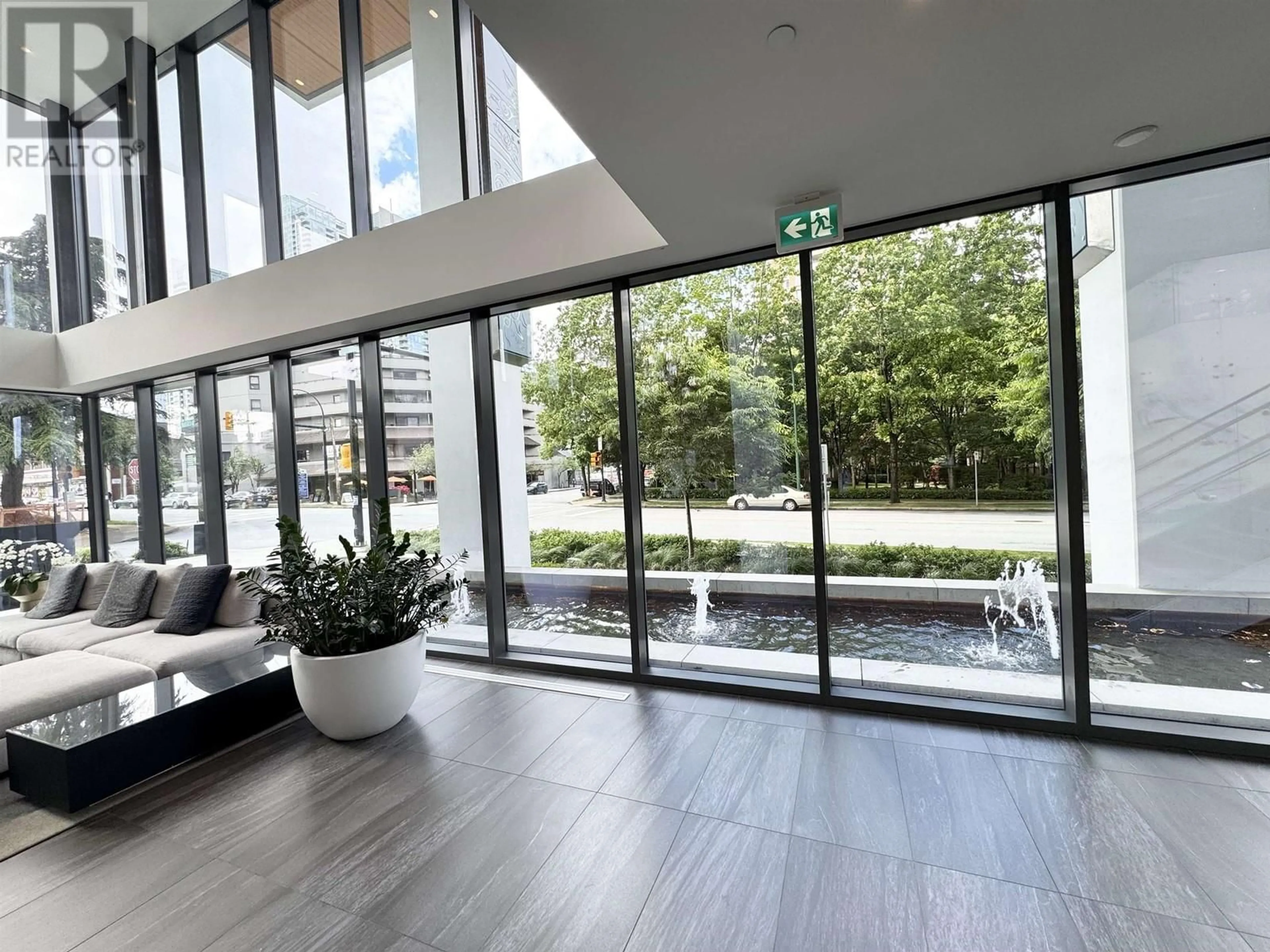 Indoor foyer for 2001 - 4711 HAZEL STREET, Burnaby British Columbia V5H0J9