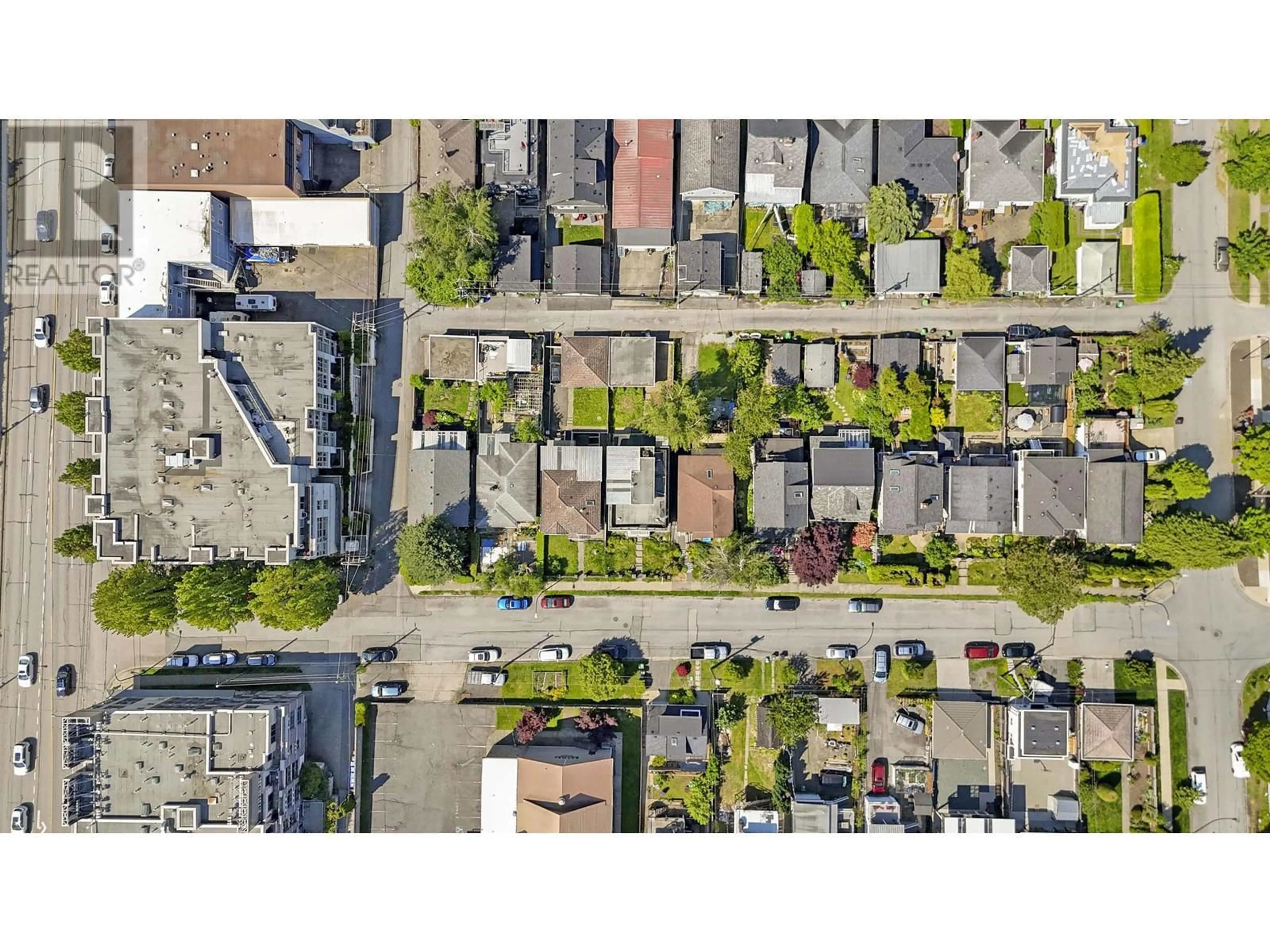 A pic from outside/outdoor area/front of a property/back of a property/a pic from drone, street for 743 DURWARD AVENUE, Vancouver British Columbia V5V2Y9