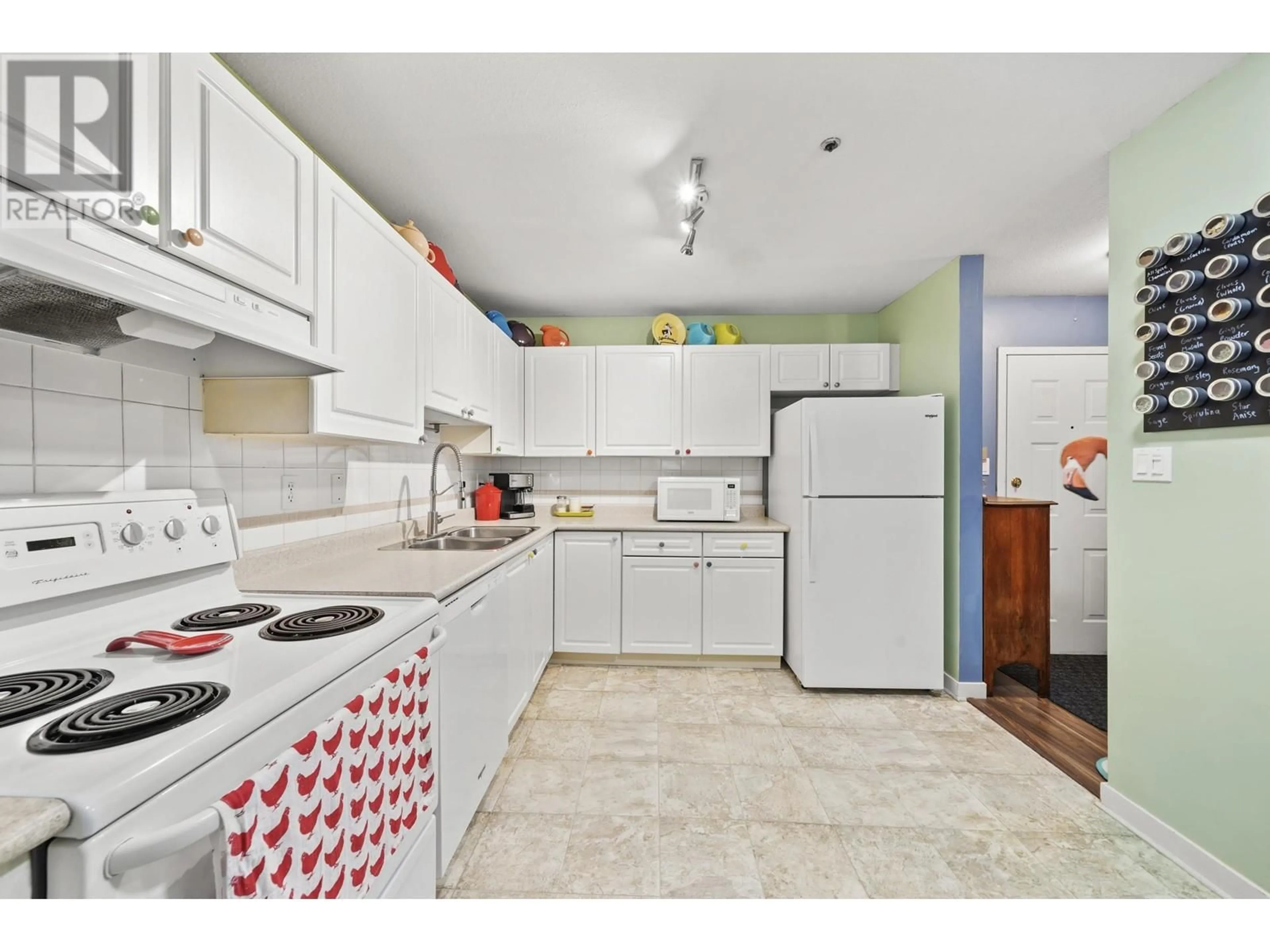Standard kitchen, unknown for 615 - 1310 CARIBOO STREET, New Westminster British Columbia V3M1X2