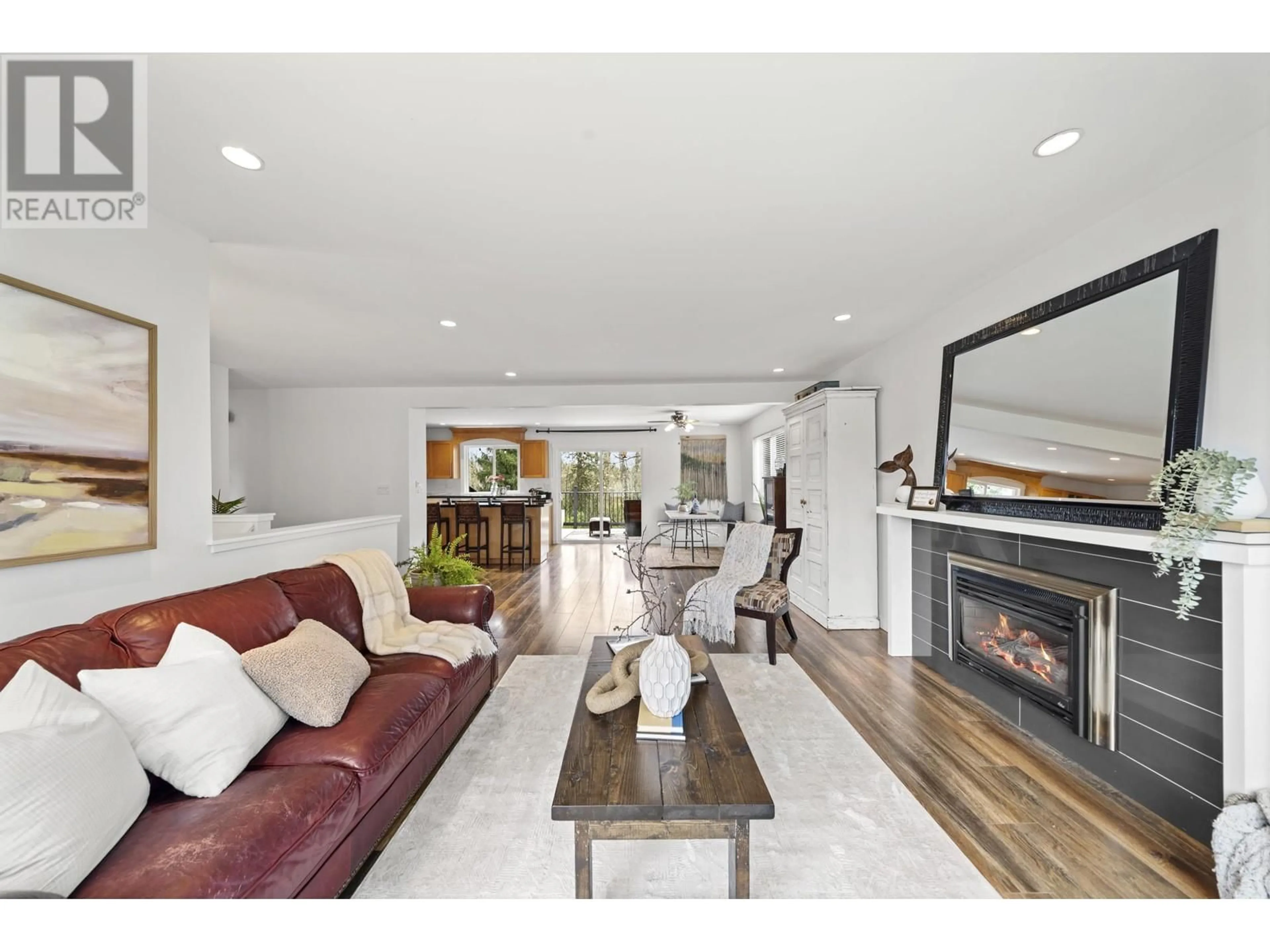 Living room with furniture, unknown for 11580 WILDWOOD CRESCENT, Pitt Meadows British Columbia V3Y1M9