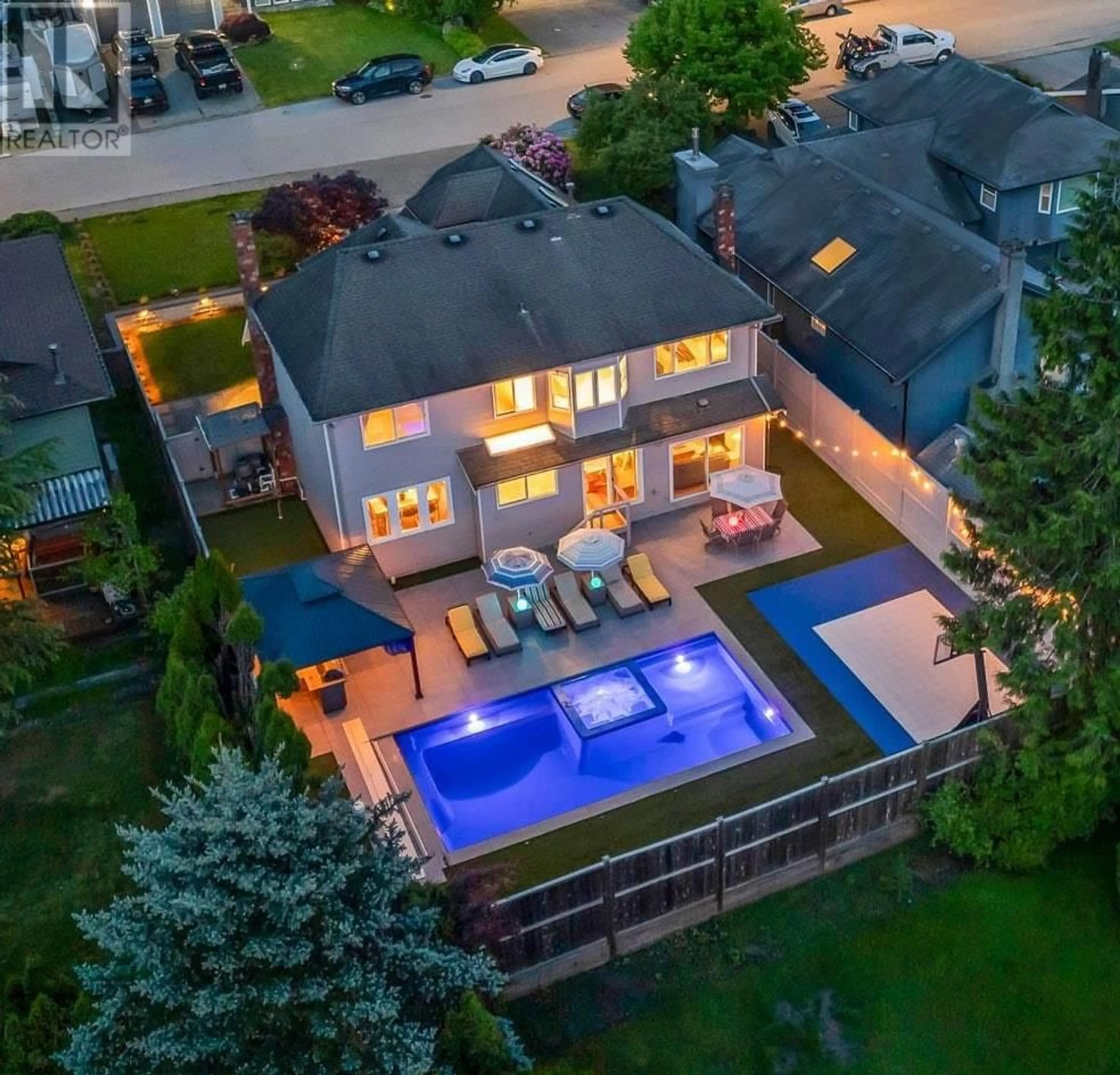 A pic from outside/outdoor area/front of a property/back of a property/a pic from drone, unknown for 2021 RUFUS DRIVE, North Vancouver British Columbia V7J3N2