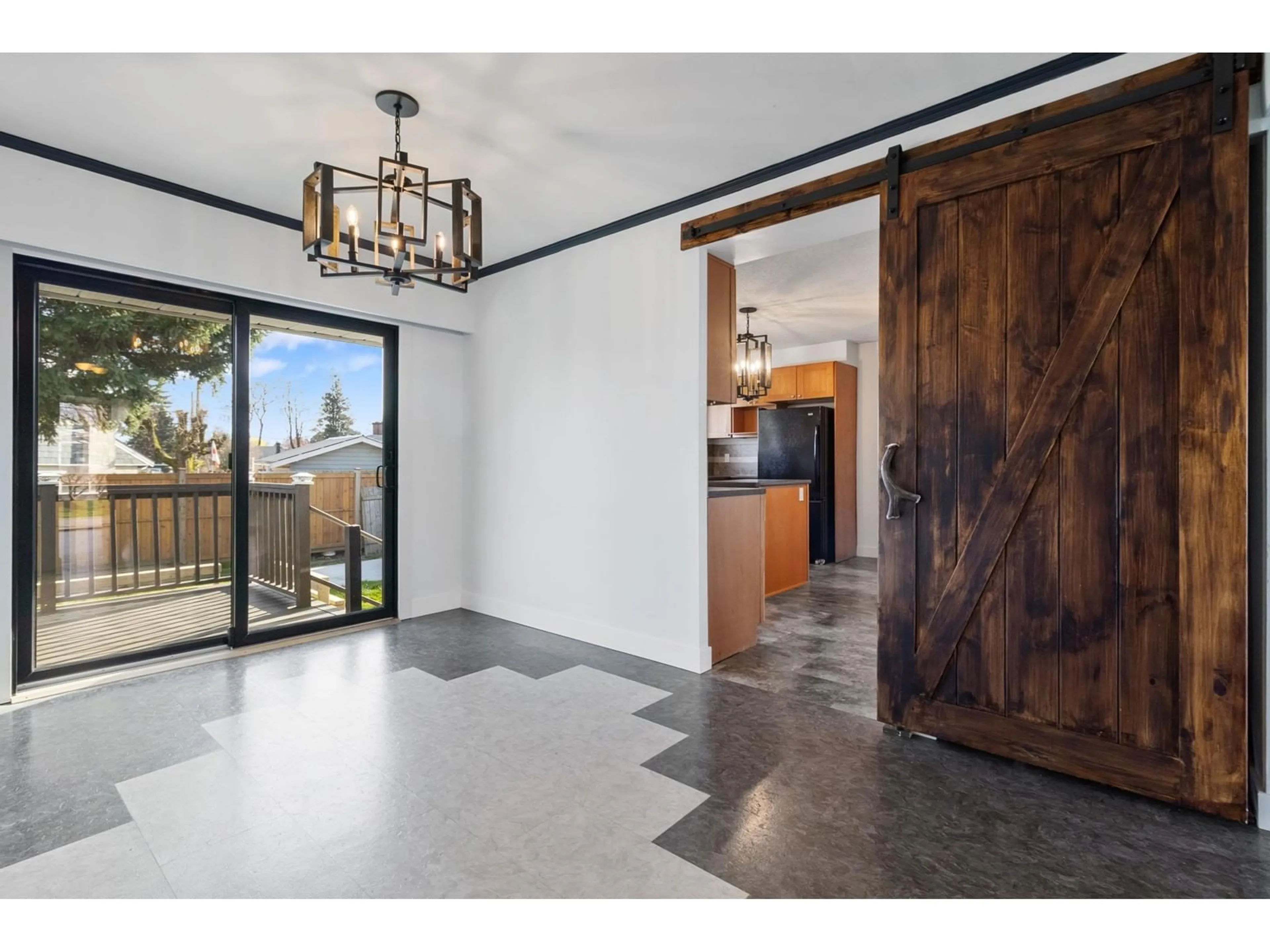 Indoor entryway for 46160 LARCH AVENUE, Chilliwack British Columbia V2P1E6
