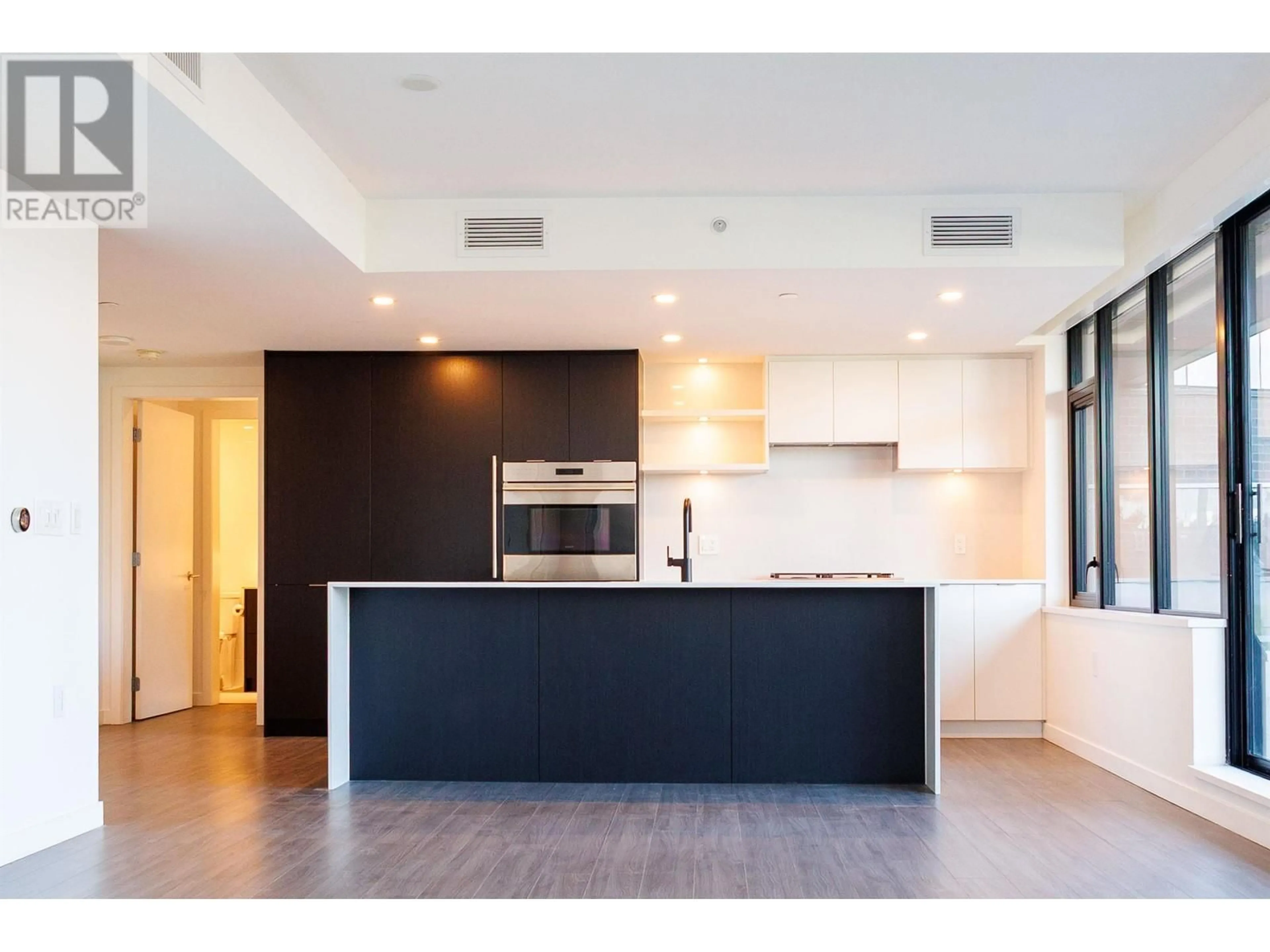 Open concept kitchen, wood/laminate floor for 303 - 210 5TH AVENUE, Vancouver British Columbia V5T0K1