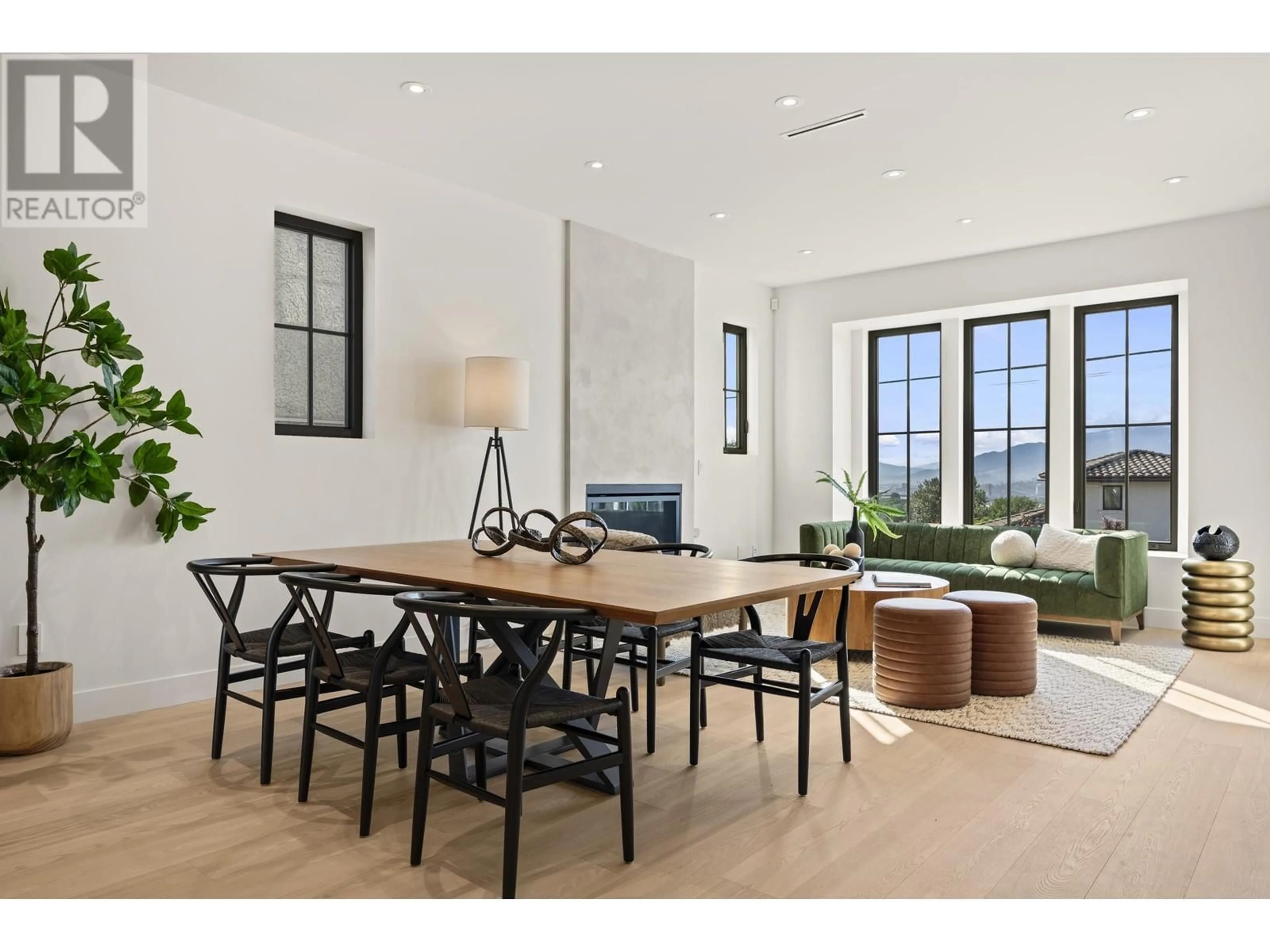 Dining room, wood/laminate floor for 4830 BESSBOROUGH DRIVE, Burnaby British Columbia V5C1L1