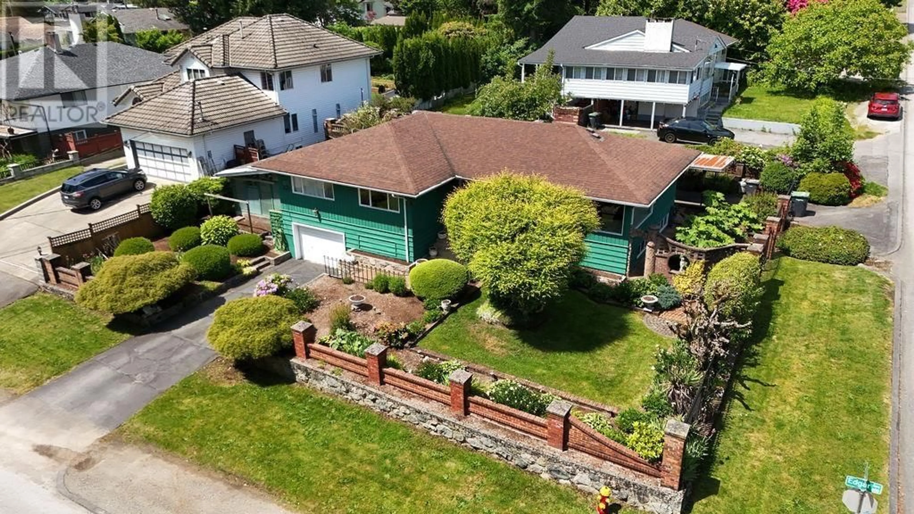 A pic from outside/outdoor area/front of a property/back of a property/a pic from drone, street for 803 EDGAR AVENUE, Coquitlam British Columbia V3K2J6