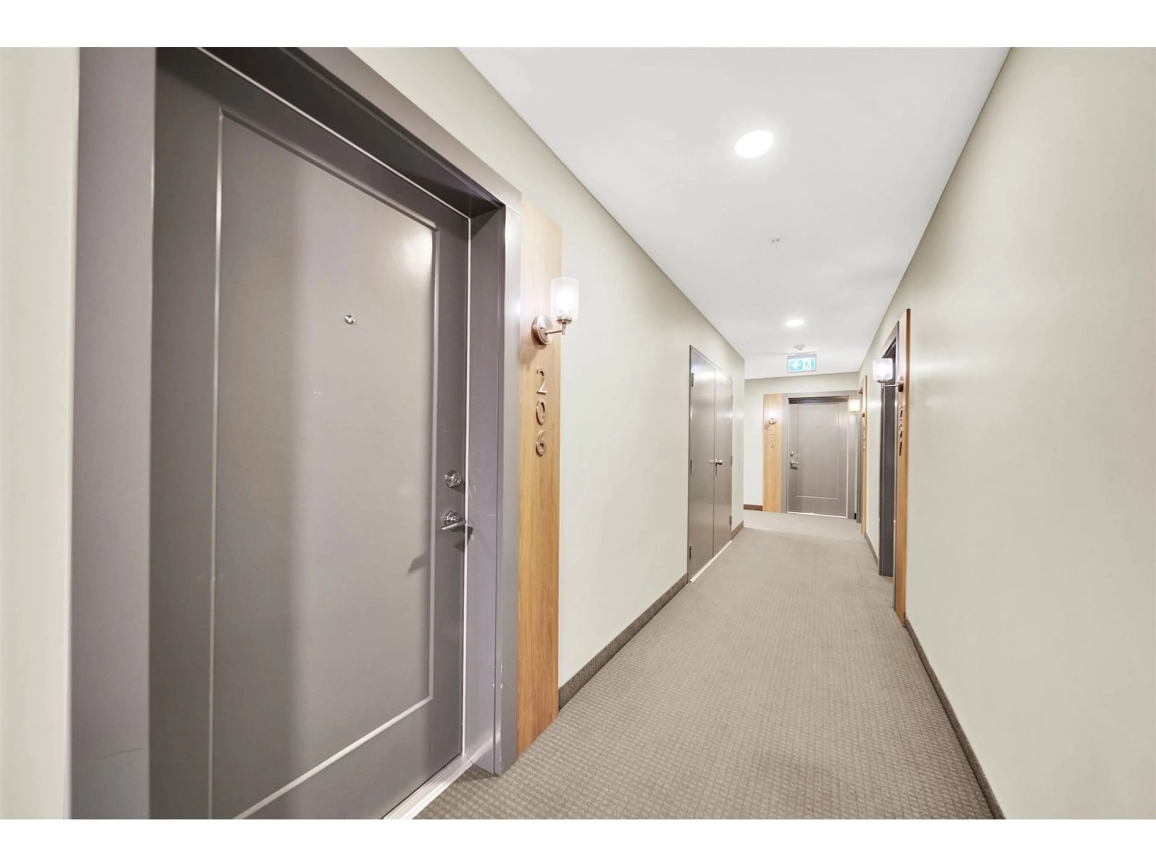 Indoor foyer for 206 - 32838 VENTURA, Abbotsford British Columbia V2S0M5